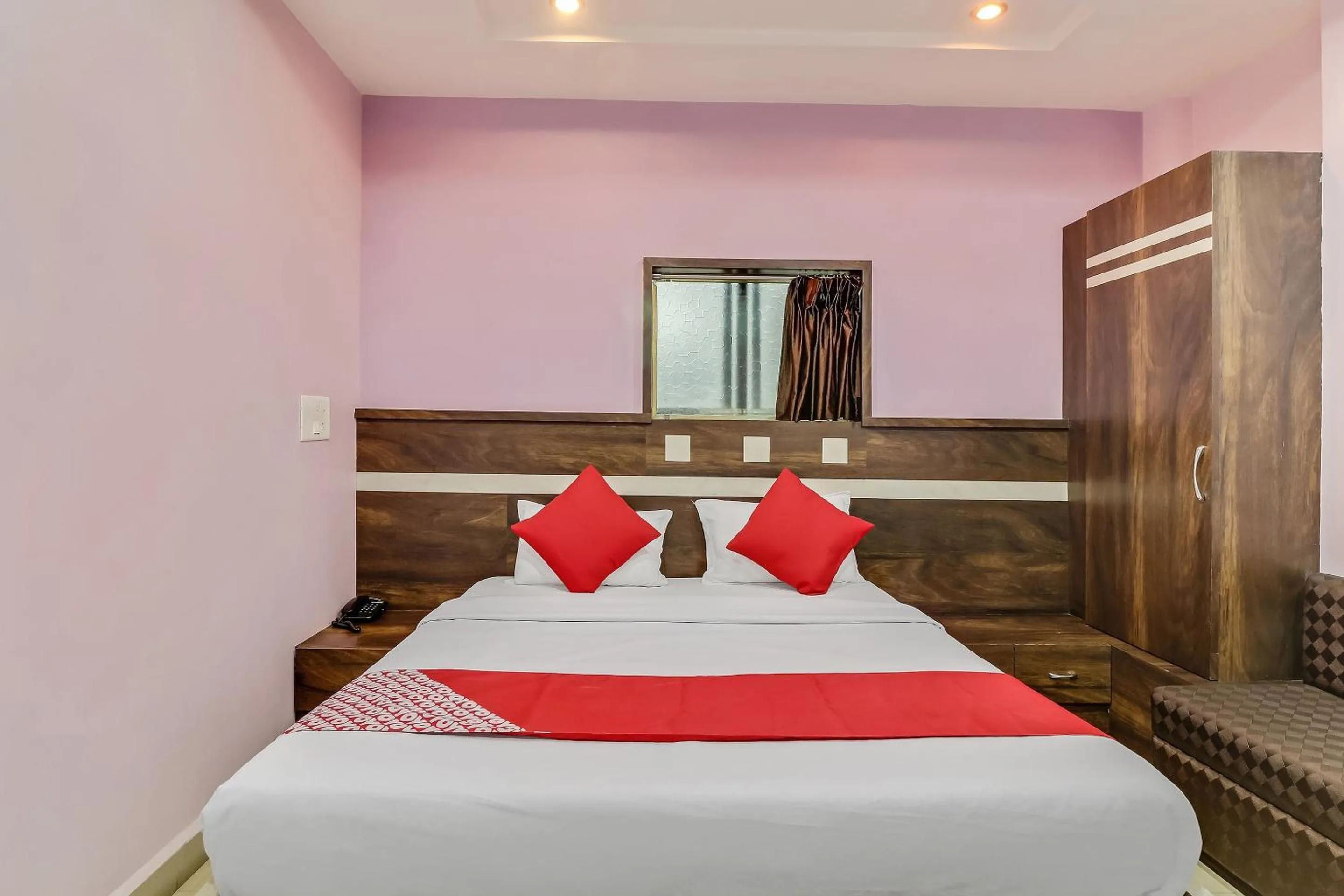 Bedroom, Bed in Hotel O Royal