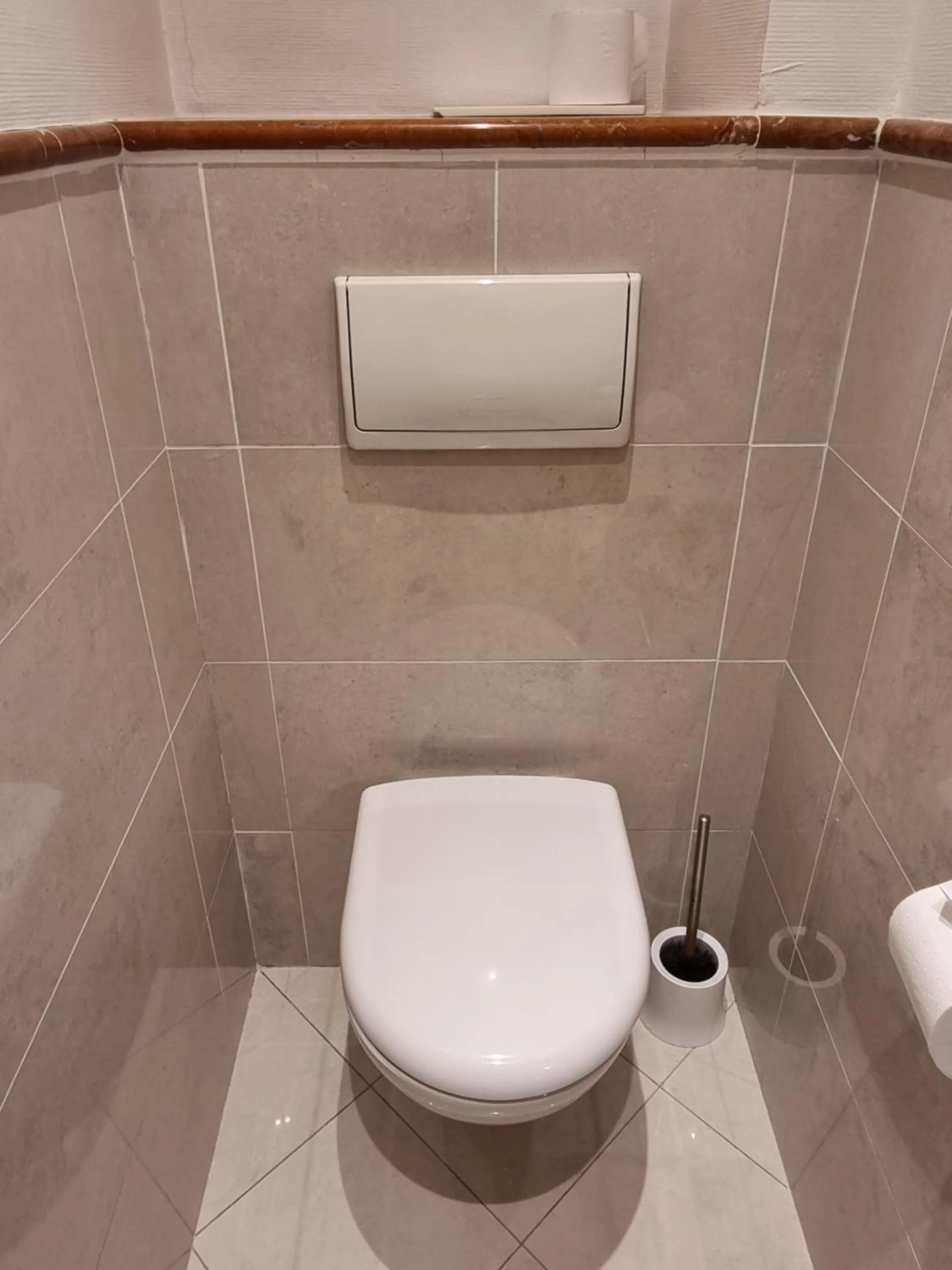 Toilet in Hôtel France Eiffel