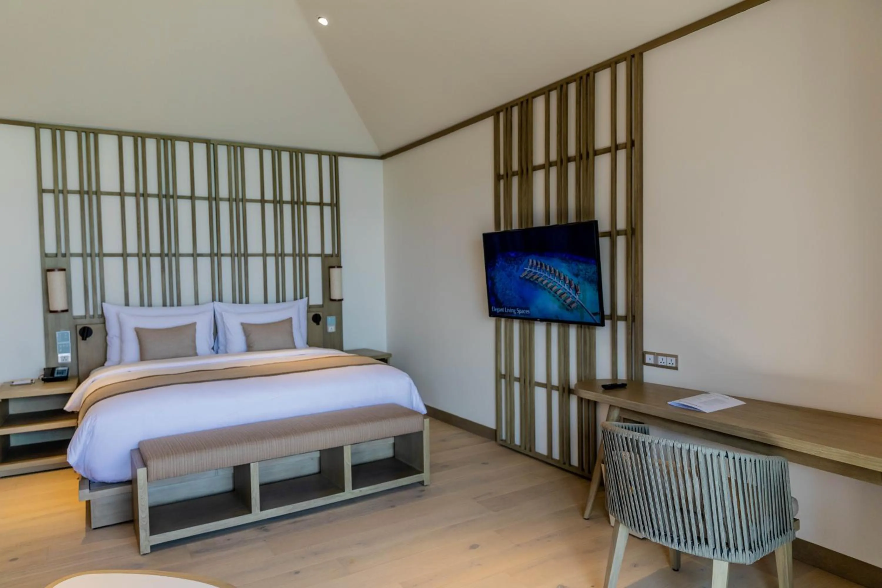 Bed in Kagi Maldives Resort & Spa