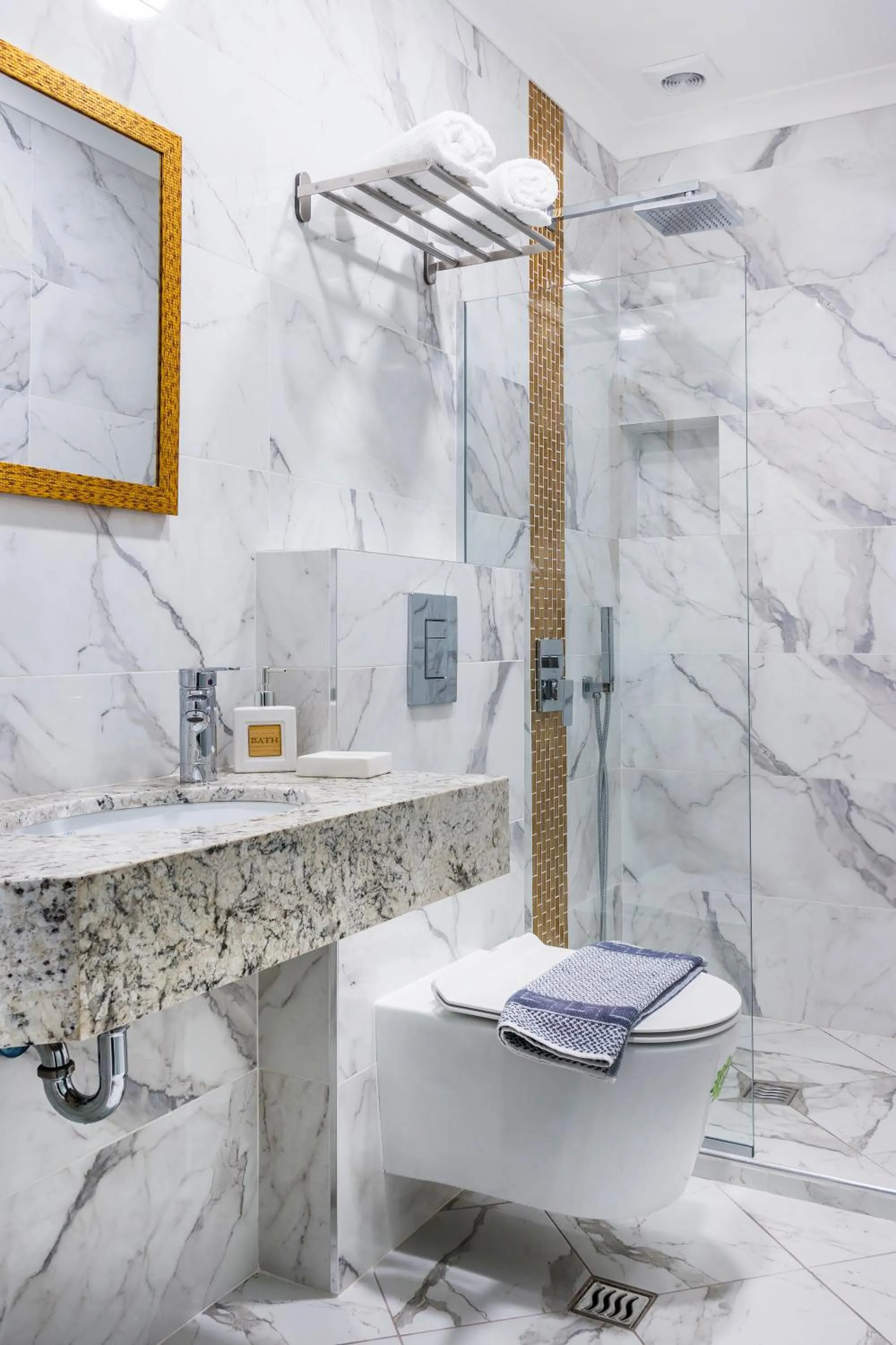 Bathroom in Okean Studios
