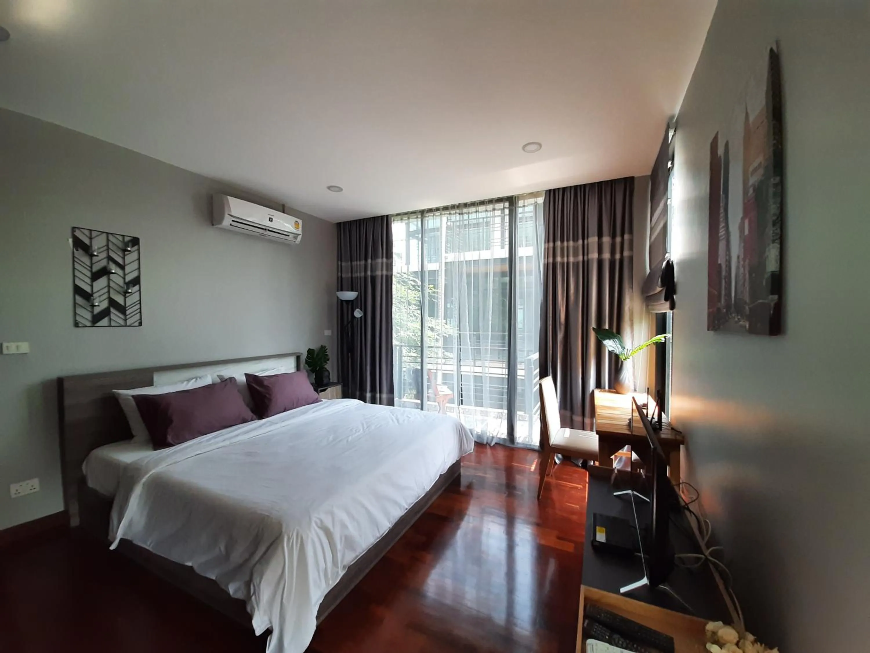 Photo of the whole room, Bed in PomPom Home