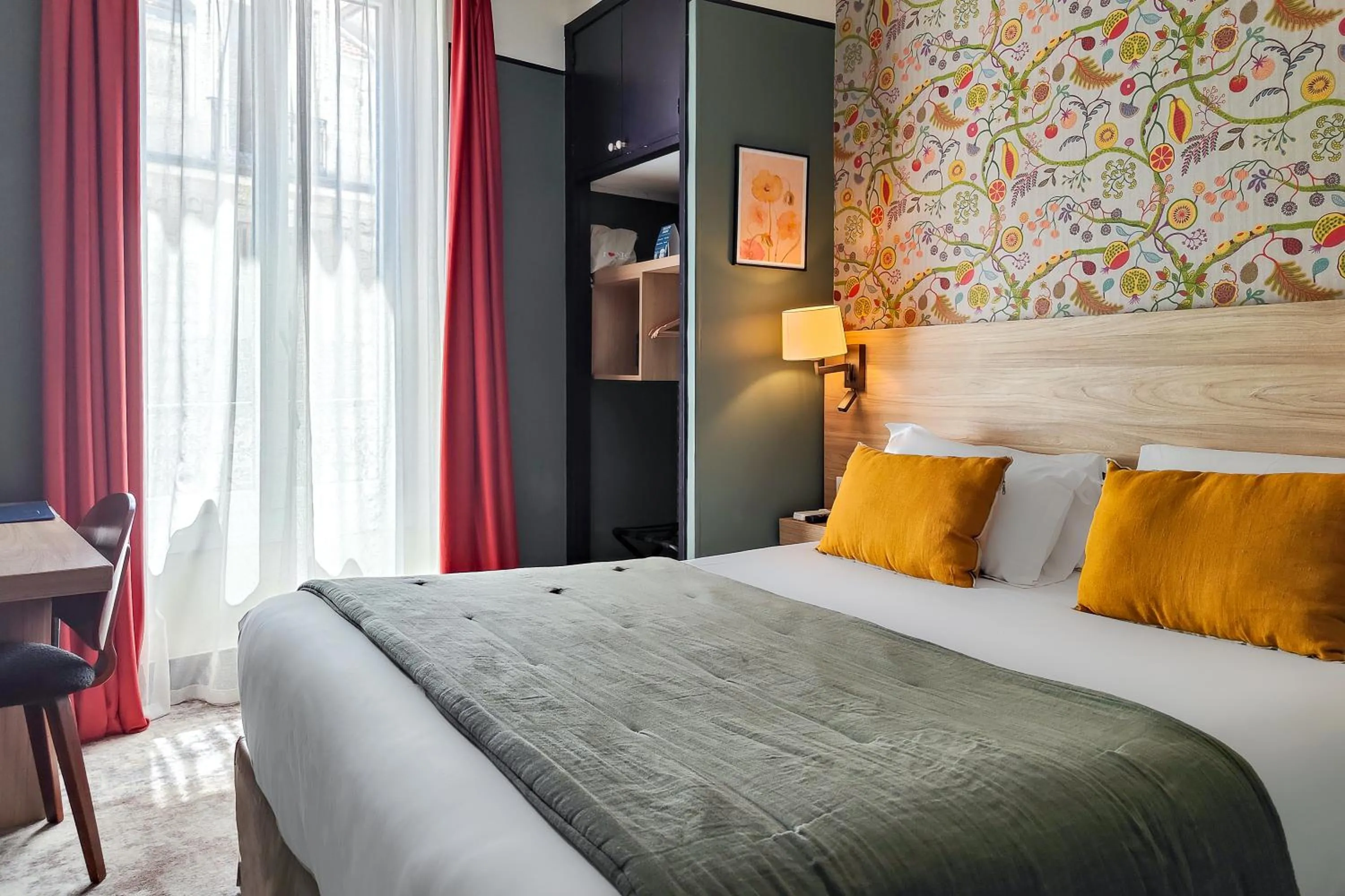 Photo of the whole room, Bed in Hôtel de France, un hôtel AMMI