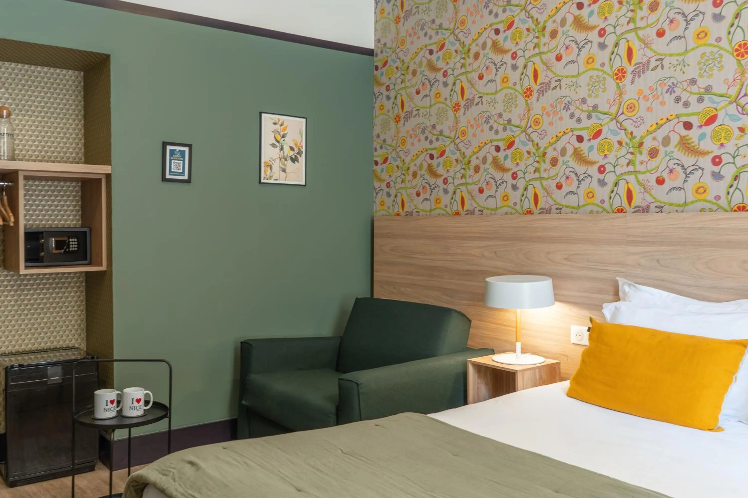 Photo of the whole room, Bed in Hôtel de France, un hôtel AMMI