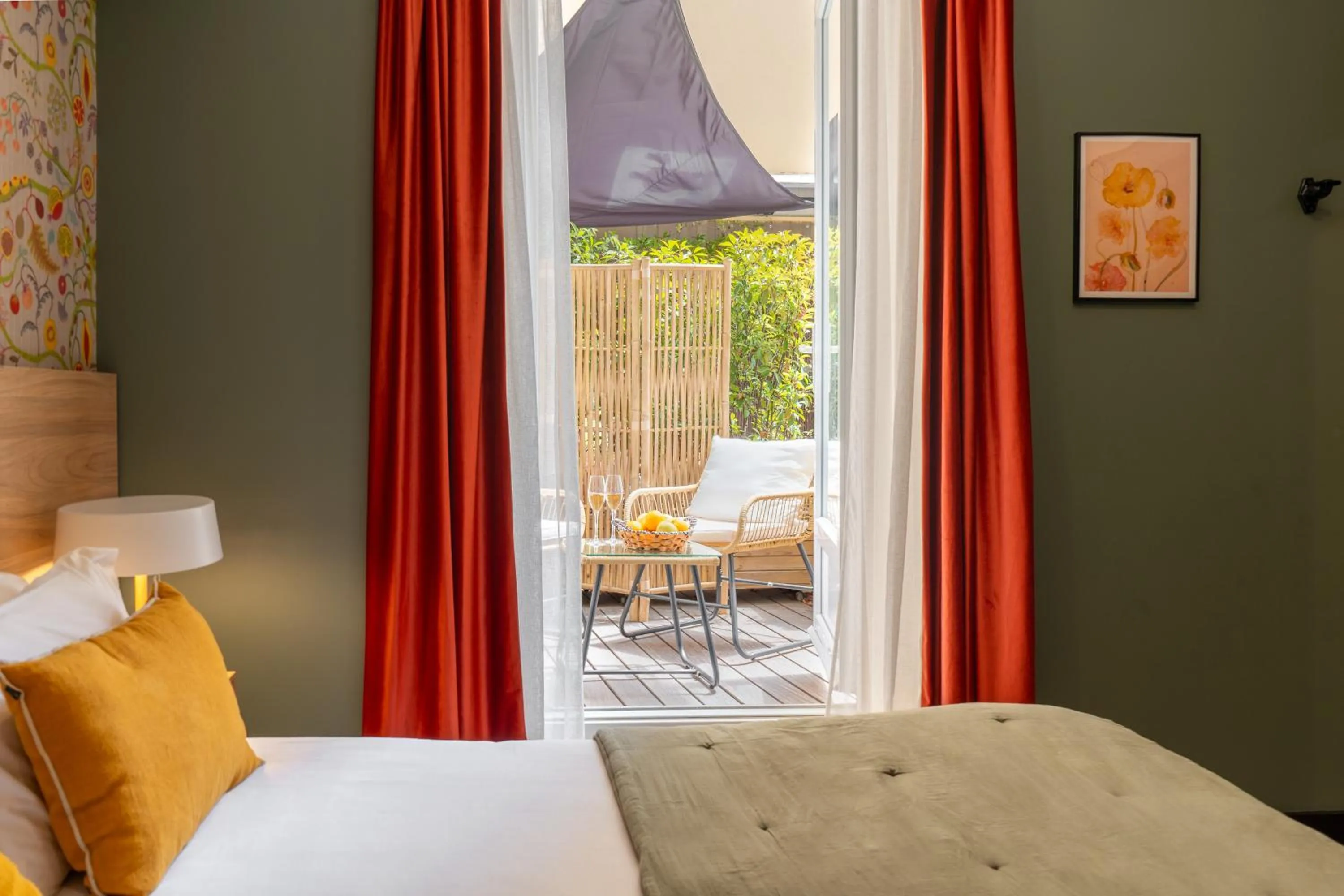 Bed in Hôtel de France, un hôtel AMMI