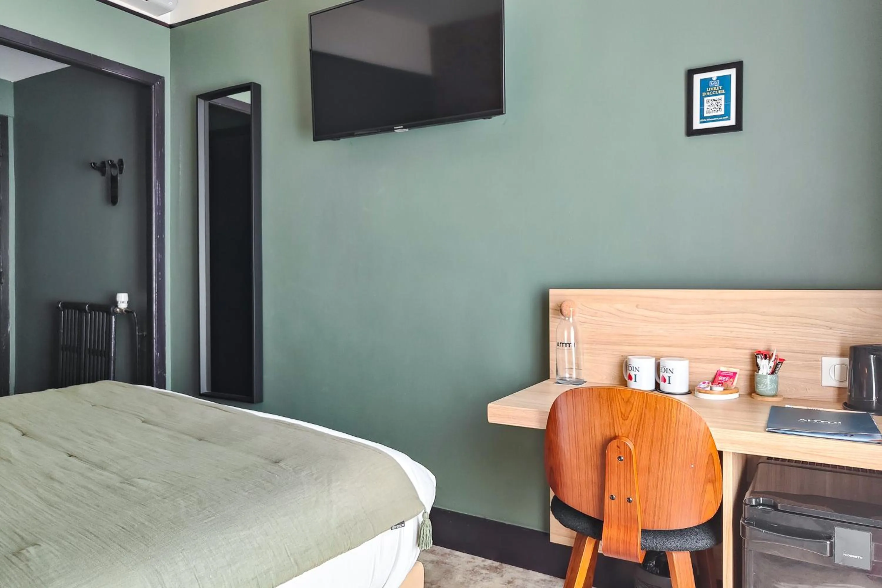 Photo of the whole room, Bed in Hôtel de France, un hôtel AMMI