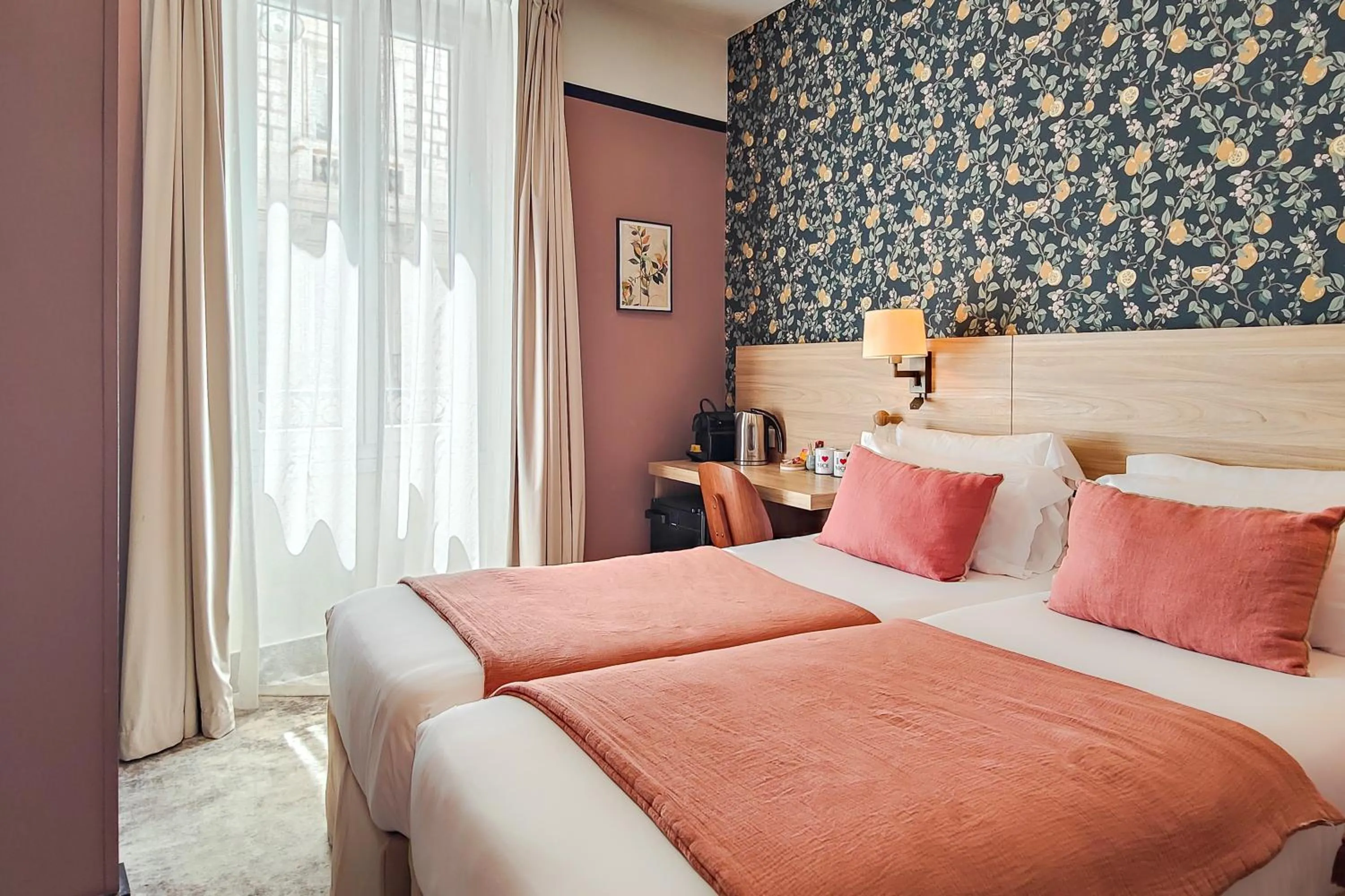 Bed in Hôtel de France, un hôtel AMMI