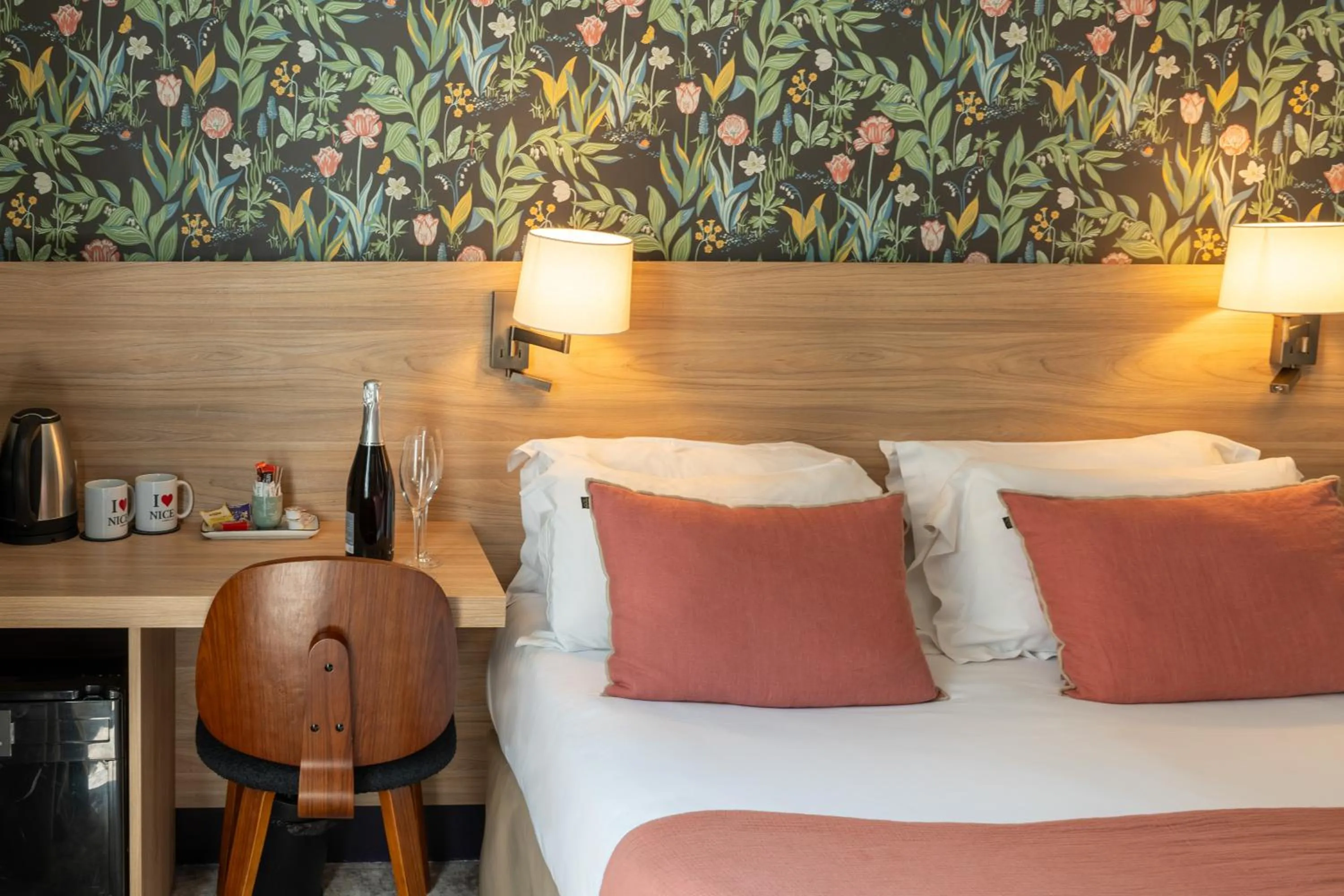 Bed in Hôtel de France, un hôtel AMMI