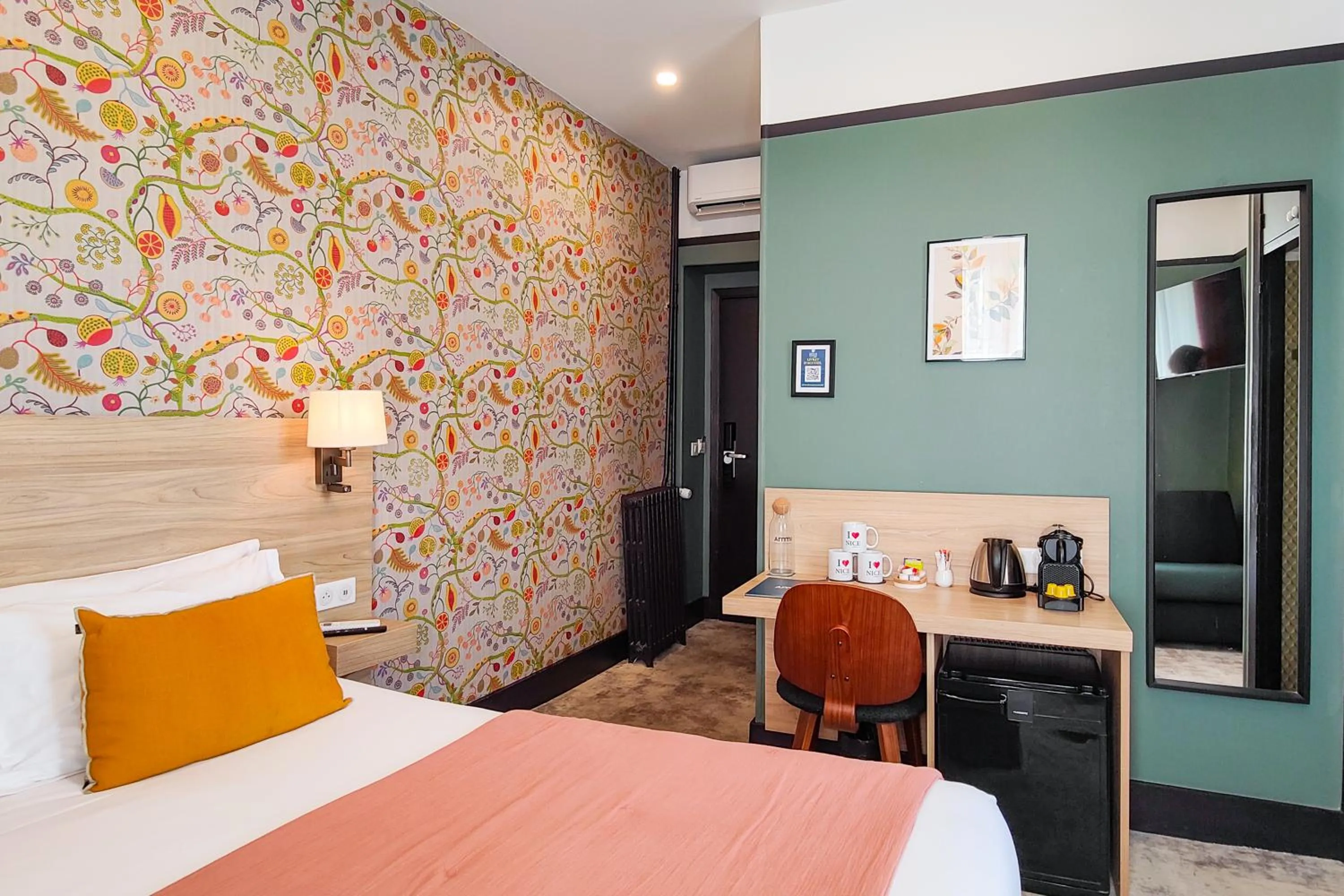 Photo of the whole room, Bed in Hôtel de France, un hôtel AMMI