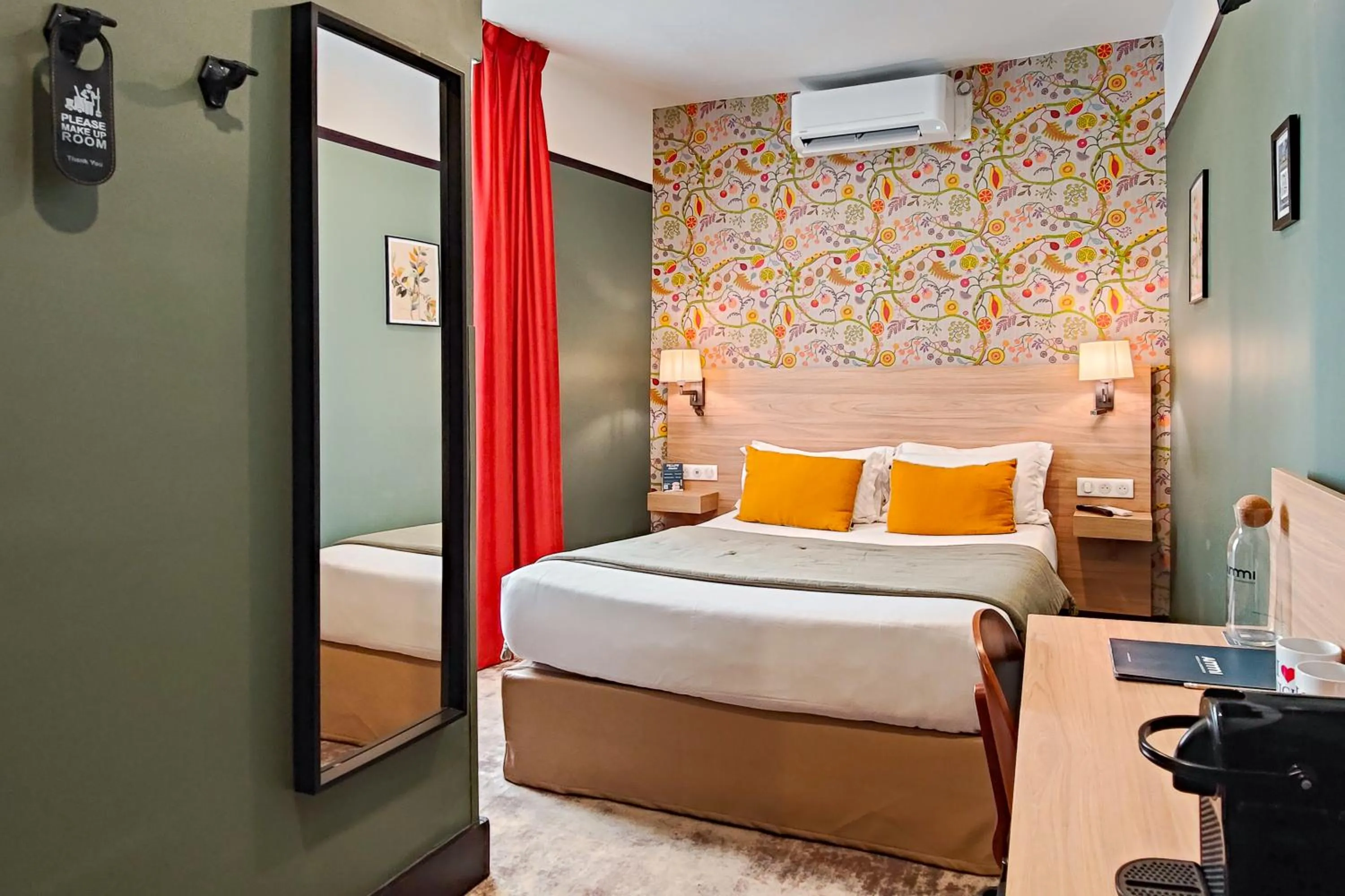 Photo of the whole room, Bed in Hôtel de France, un hôtel AMMI