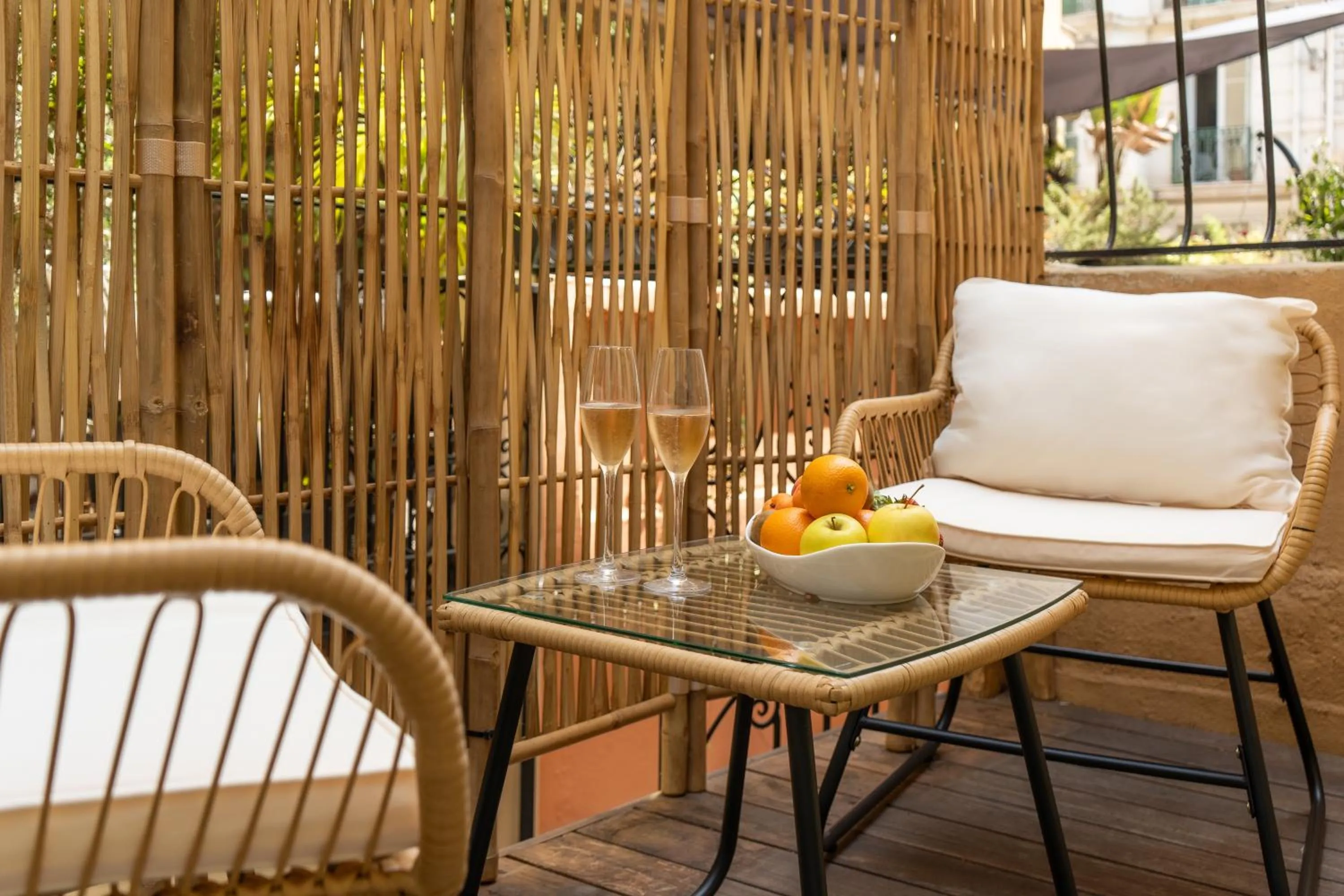 Balcony/Terrace in Hôtel de France, un hôtel AMMI