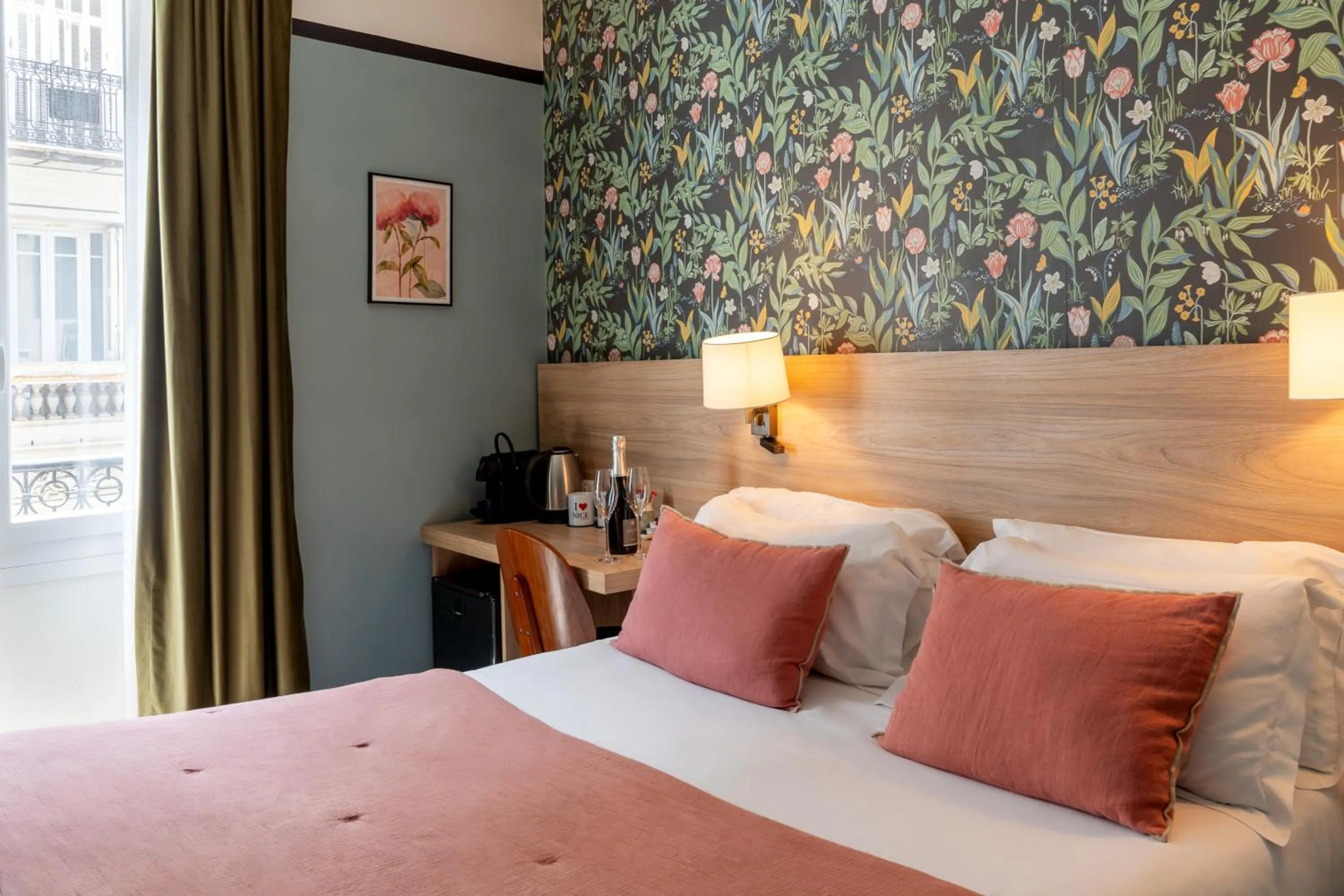 Photo of the whole room, Bed in Hôtel de France, un hôtel AMMI