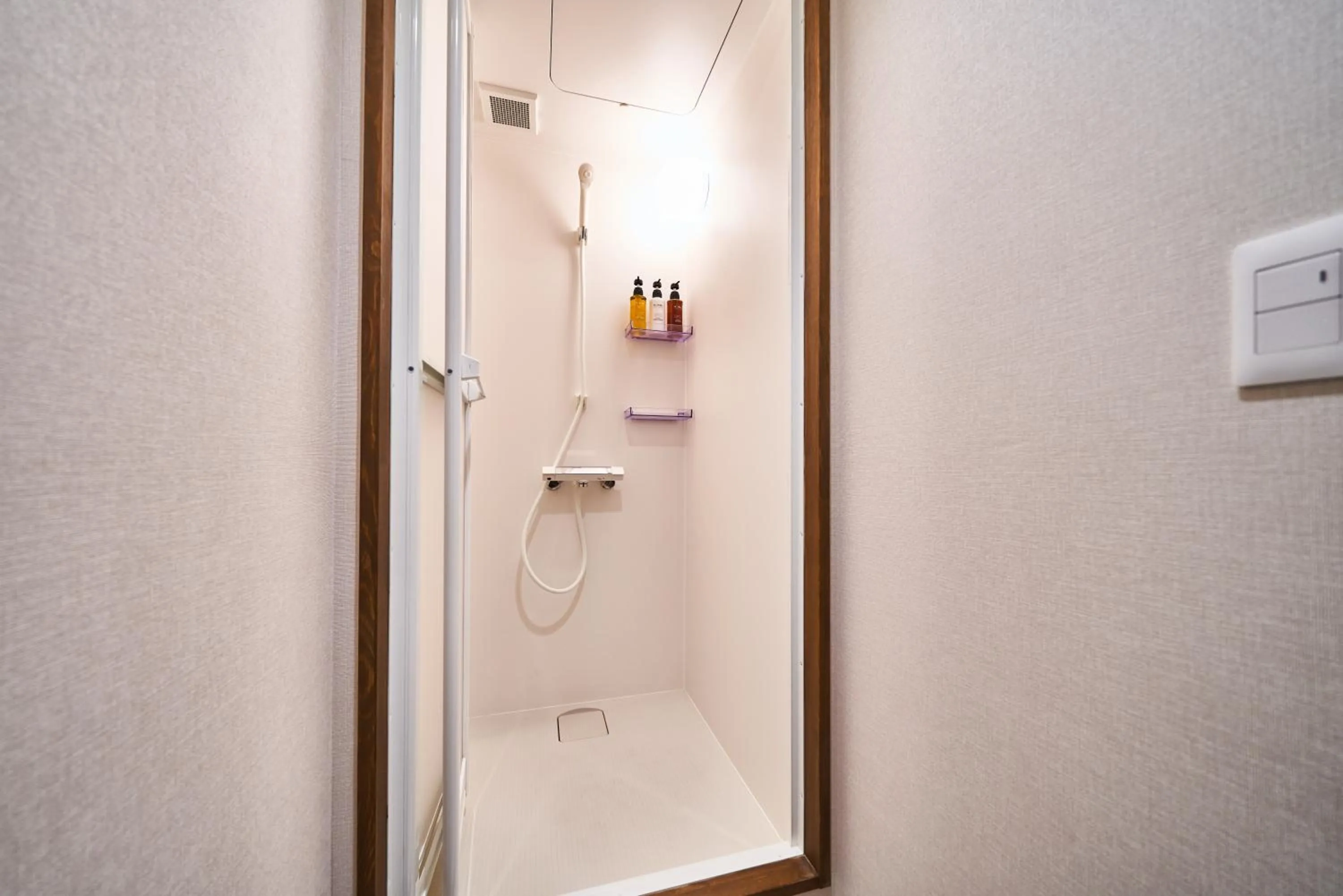 Shower in &AND HOSTEL SHINSAIBASHI EAST