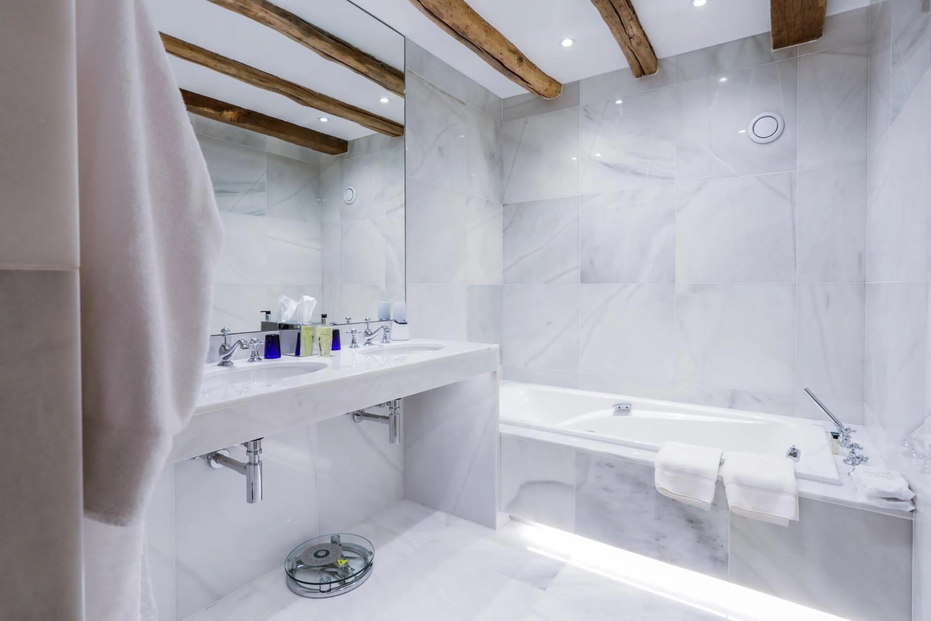 Bathroom in Auberge Saint Walfrid Hôtel Restaurant & Spa