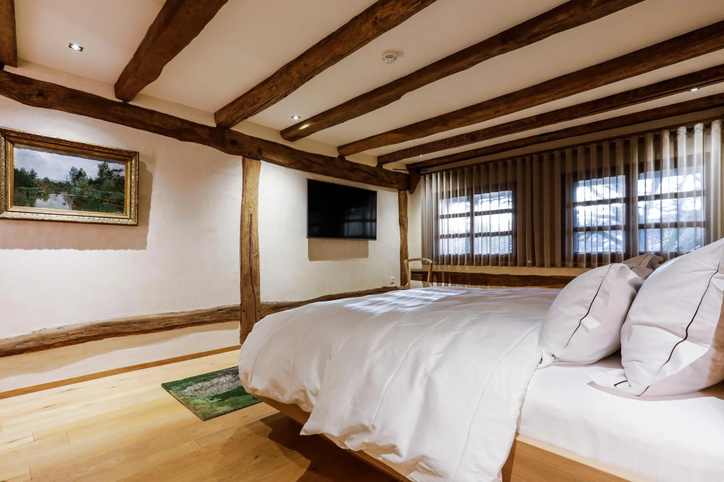 Bed in Auberge Saint Walfrid Hôtel Restaurant & Spa