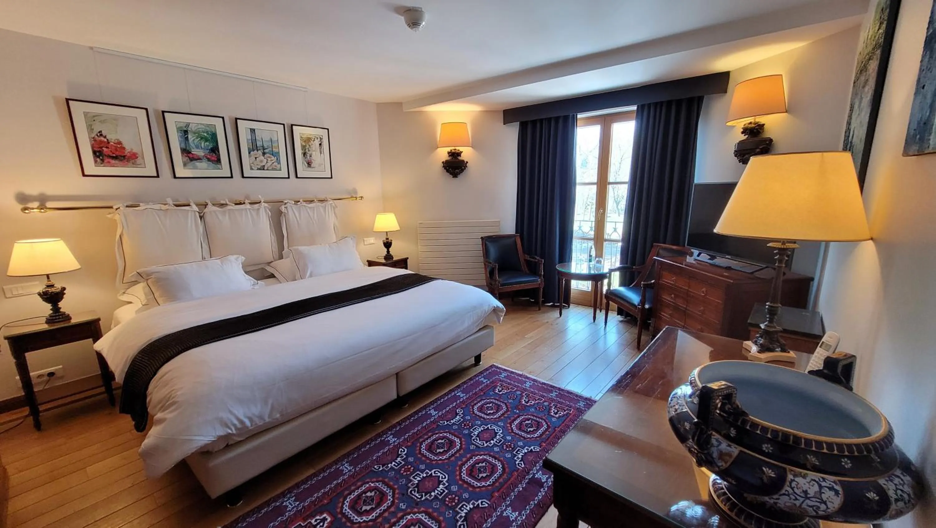 Bed in Auberge Saint Walfrid Hôtel Restaurant & Spa