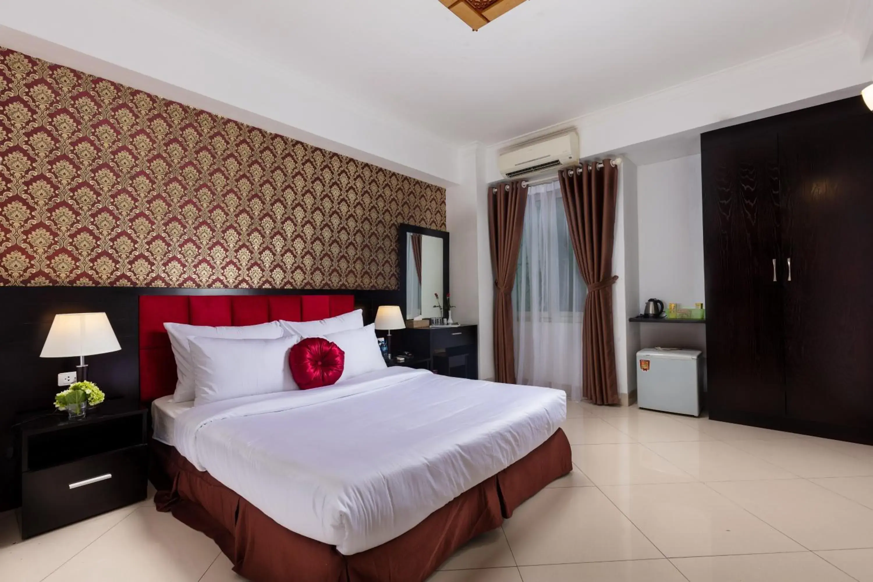 Deluxe Double Room in Hanoi Amore Hotel & Travel Deluxe Double Room in Hanoi Amore Hotel & Travel