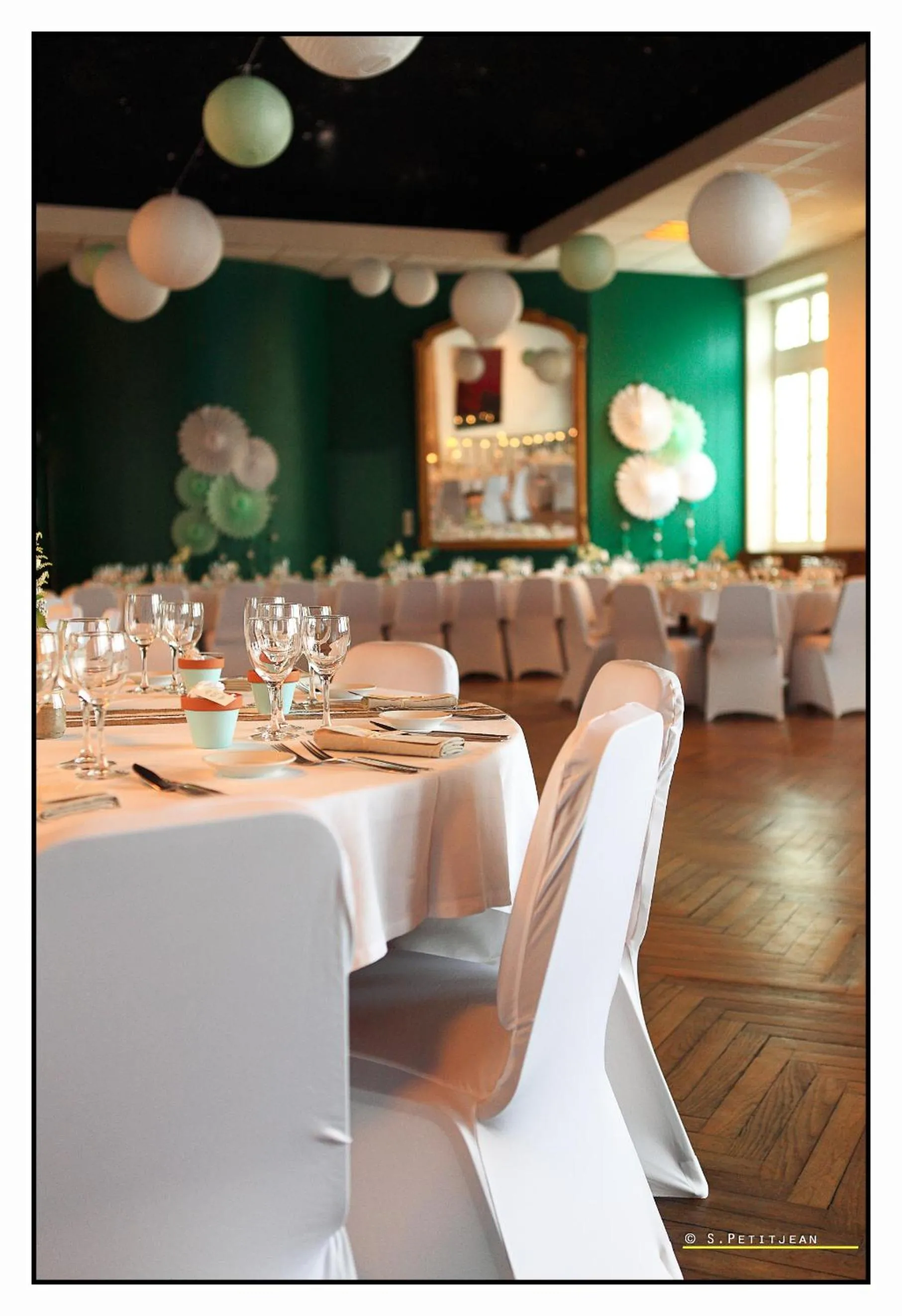 Property building in Hôtel De France - Restaurant L'insolite