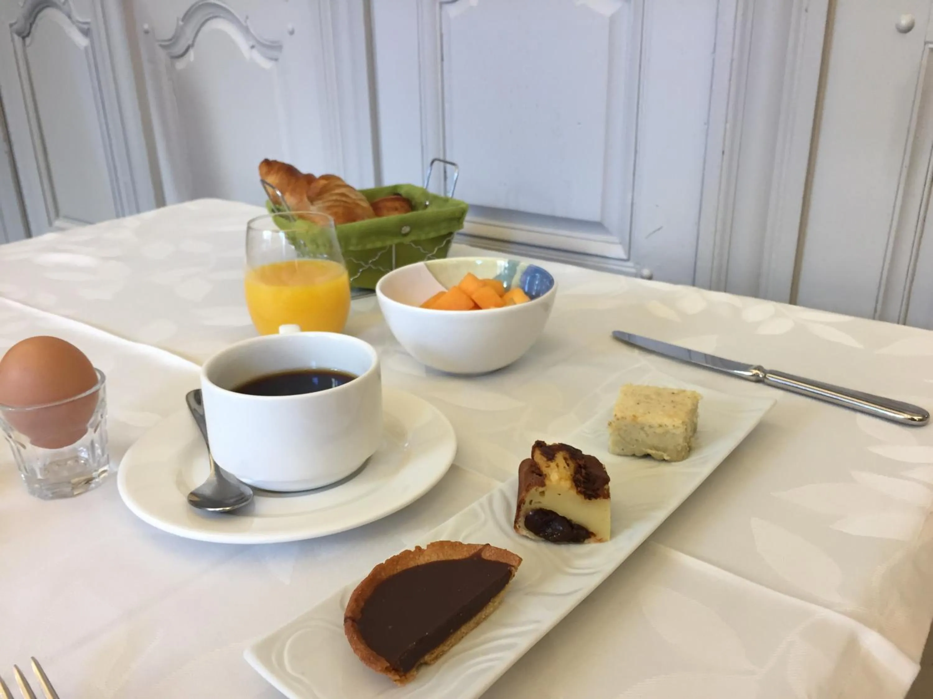 Continental breakfast in Hôtel De France - Restaurant L'insolite