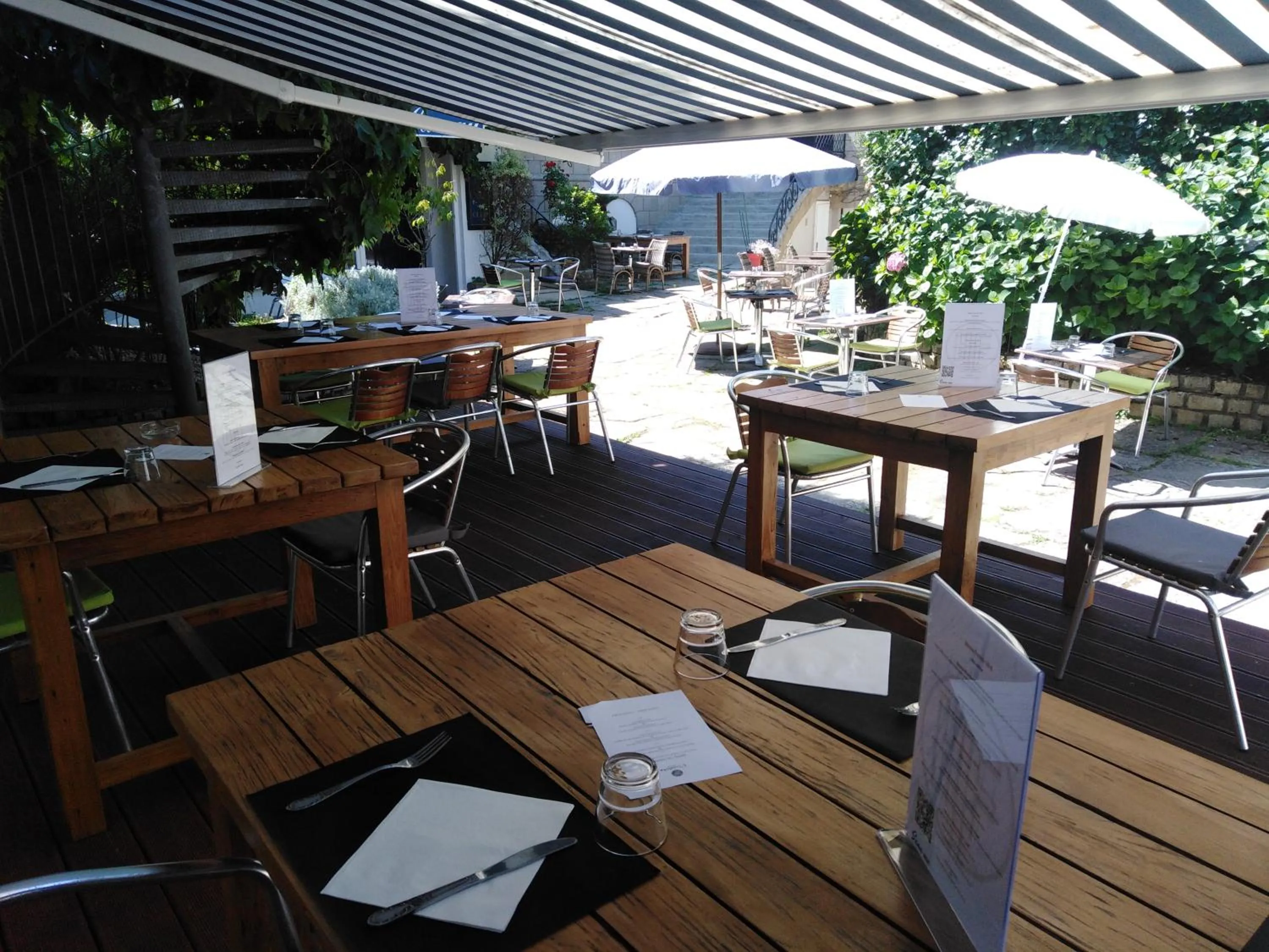 Restaurant/places to eat in Hôtel De France - Restaurant L'insolite