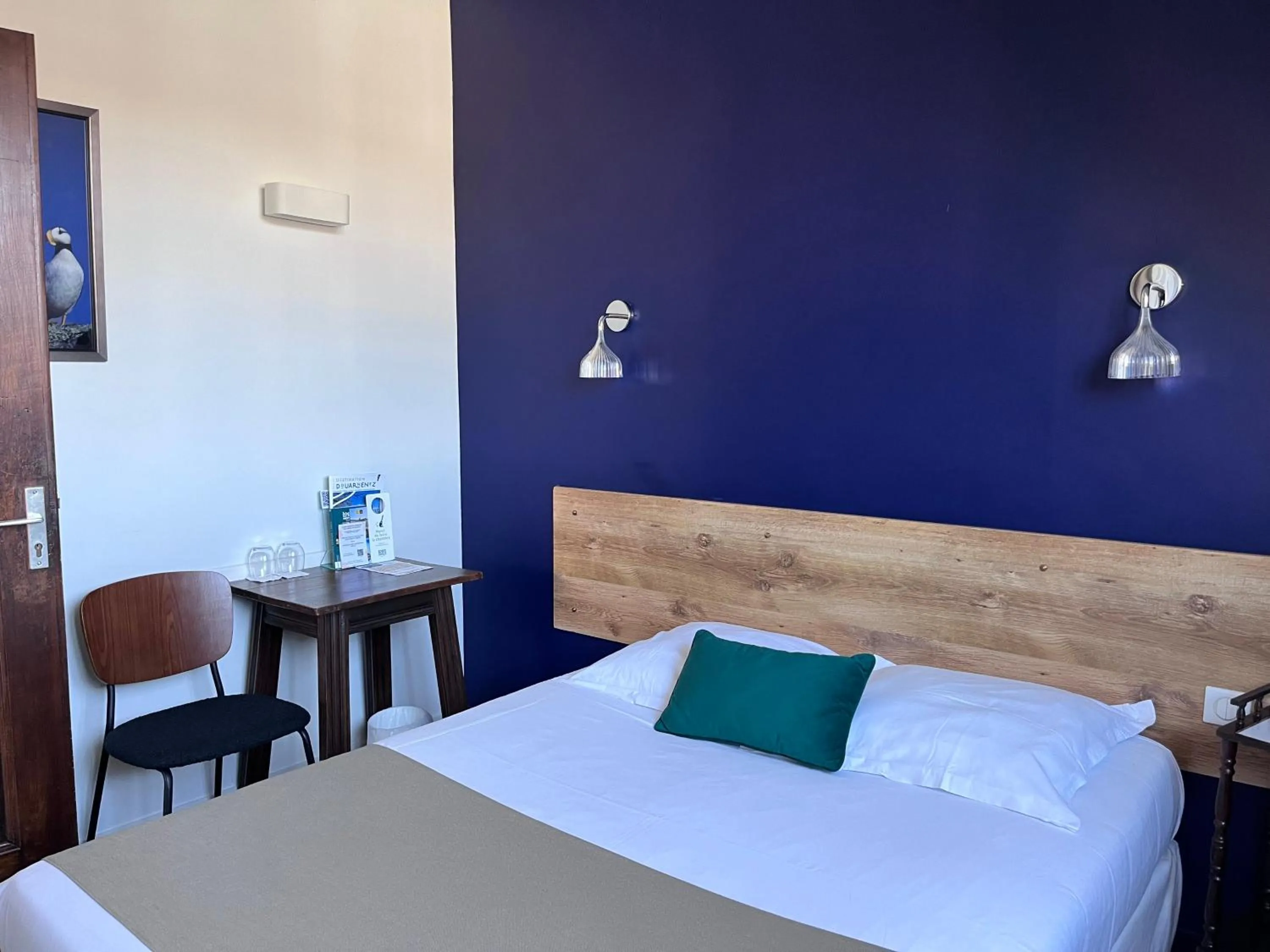 Bed in Hôtel De France - Restaurant L'insolite