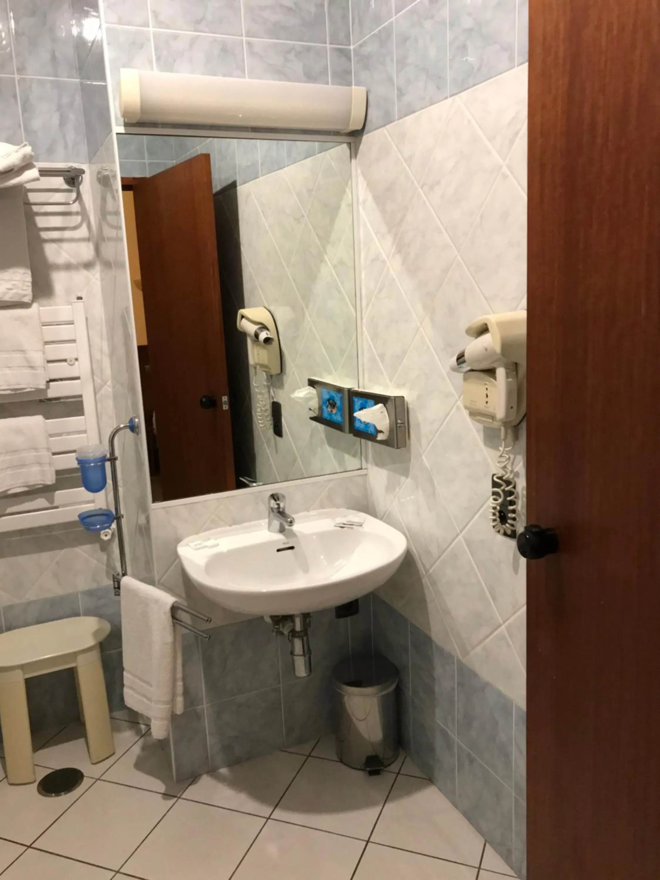 Bathroom in Hôtel Vesuvio