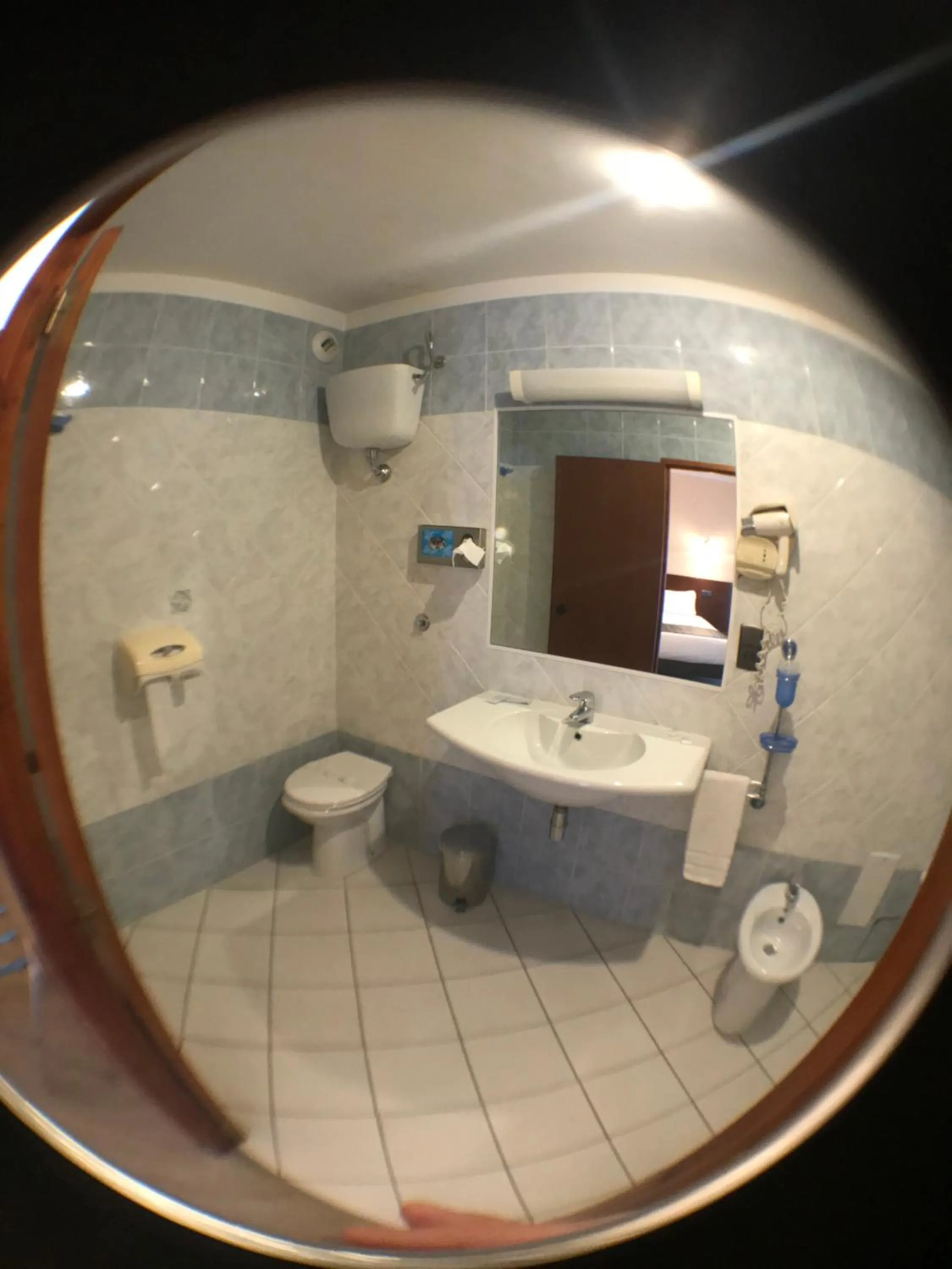 Bathroom in Hôtel Vesuvio