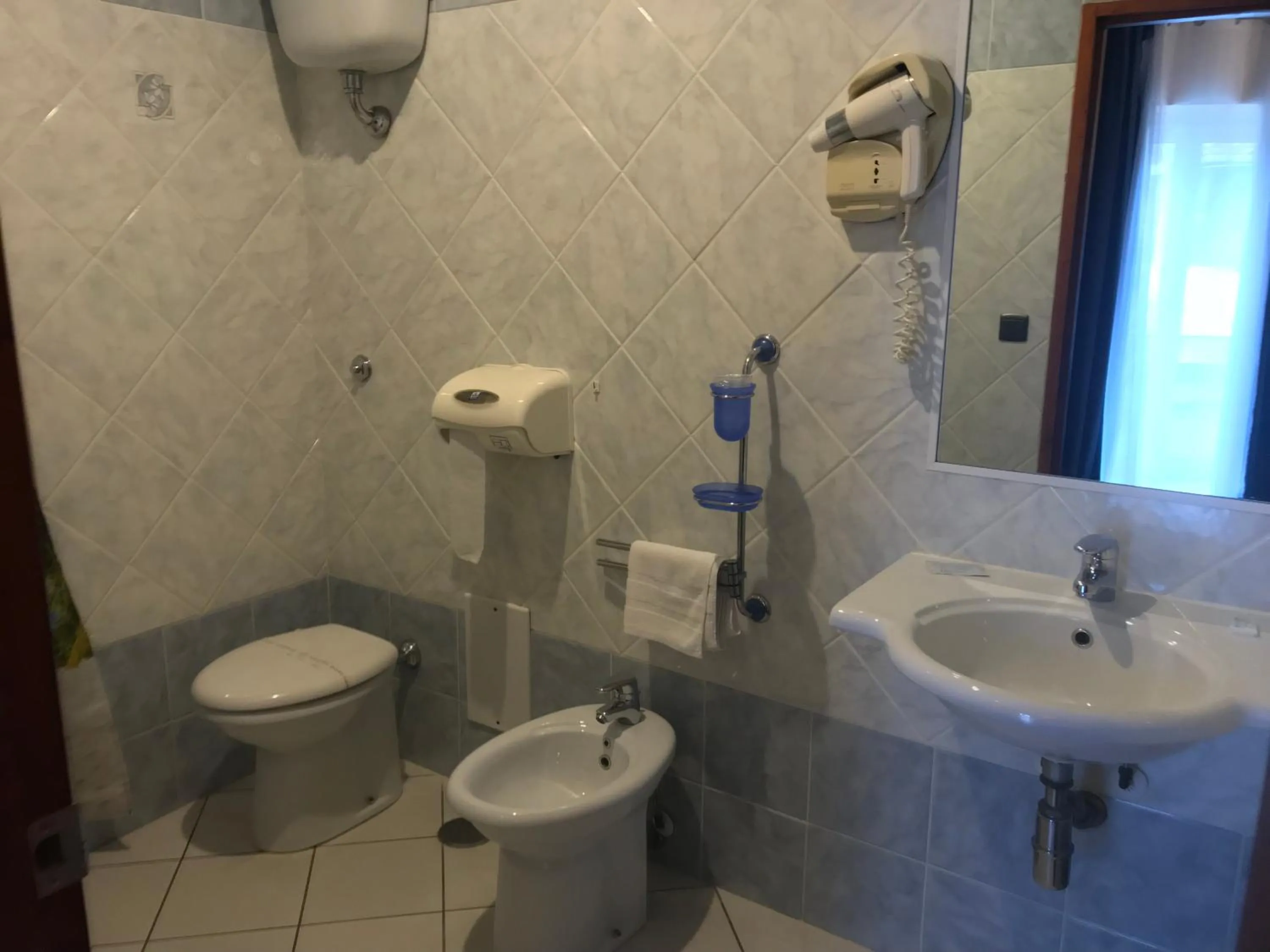 Bathroom in Hôtel Vesuvio