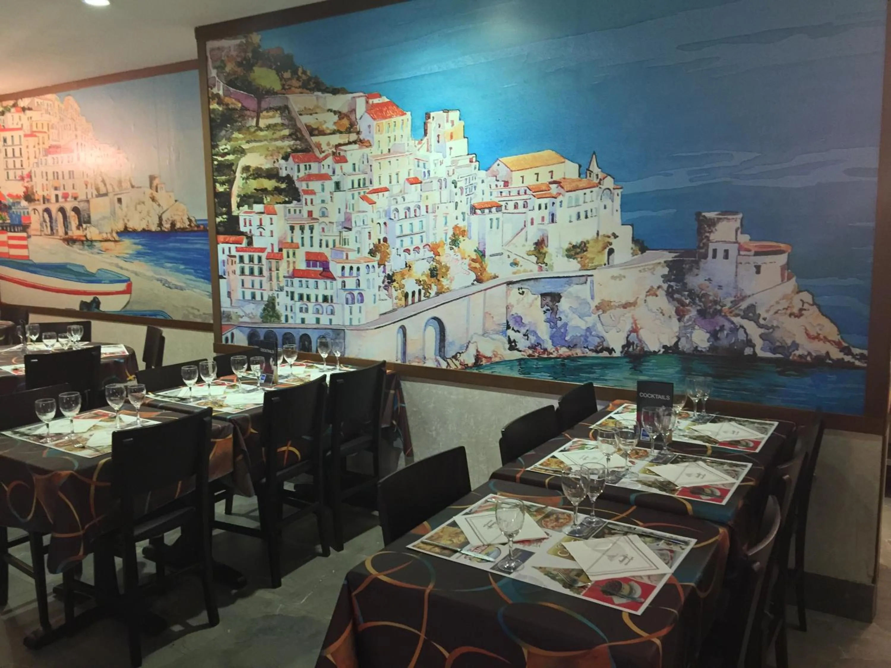 Restaurant/places to eat in Hôtel Vesuvio