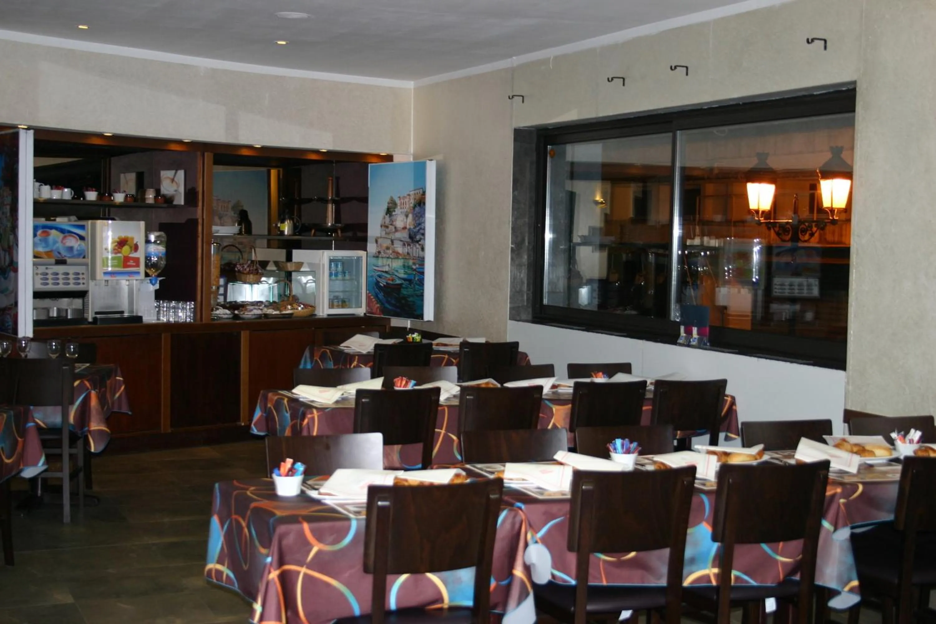 Restaurant/places to eat in Hôtel Vesuvio