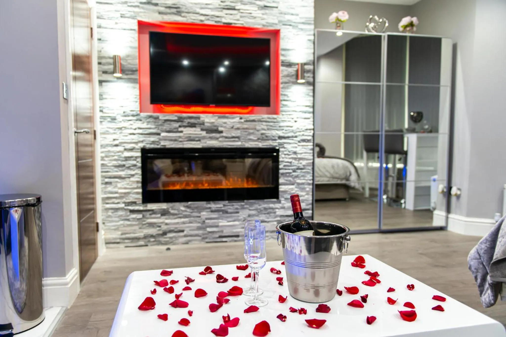 Living room, Bed in Aphrodite Suites