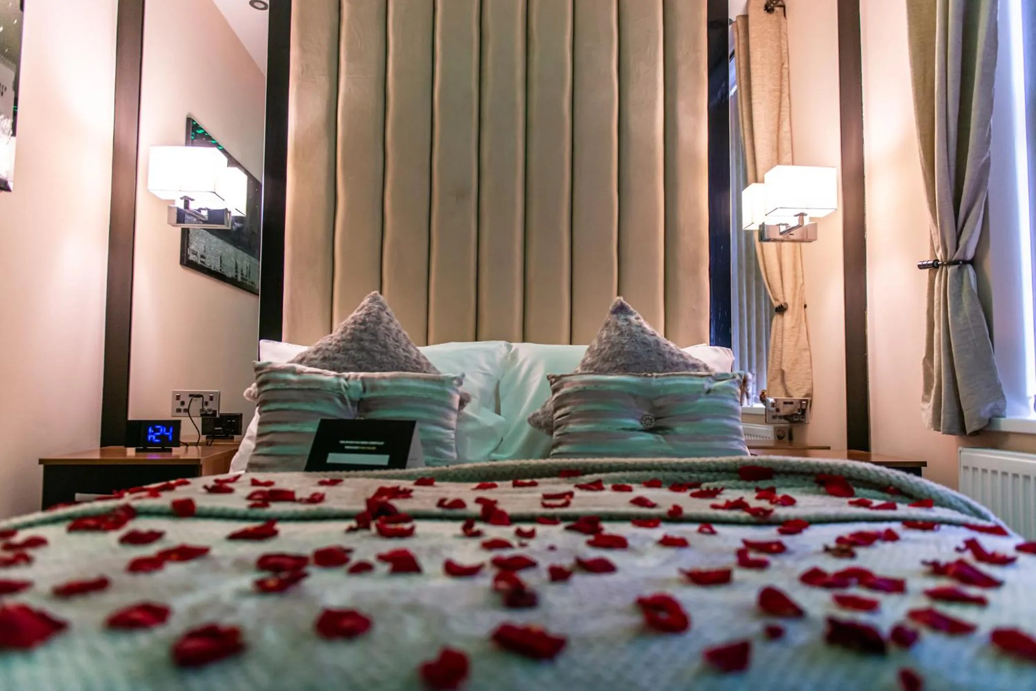 Bedroom, Bed in Aphrodite Suites