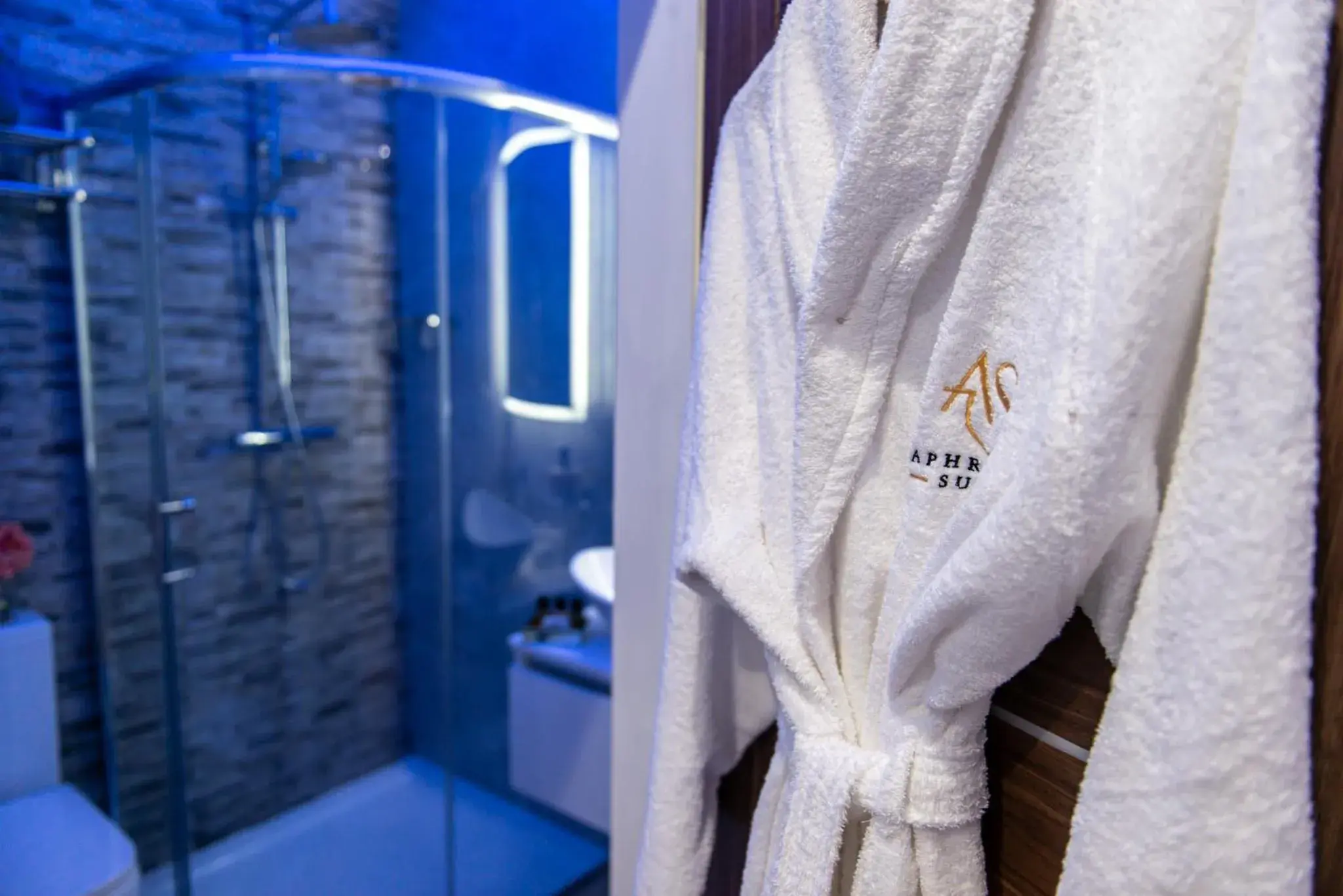 Bathroom in Aphrodite Suites Bathroom in Aphrodite Suites