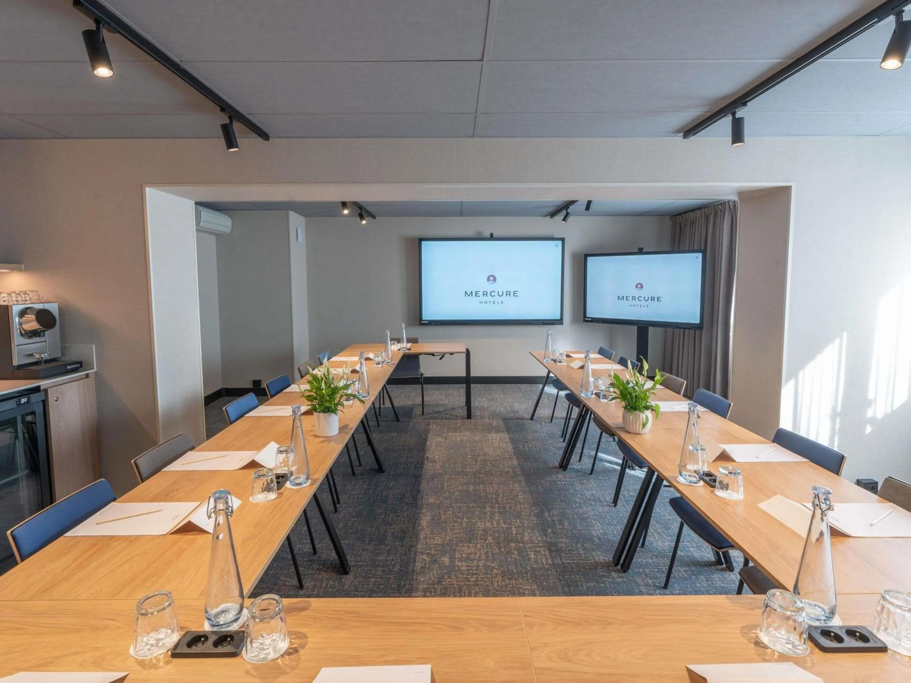 Meeting/conference room in Novotel Angers Lac de Maine