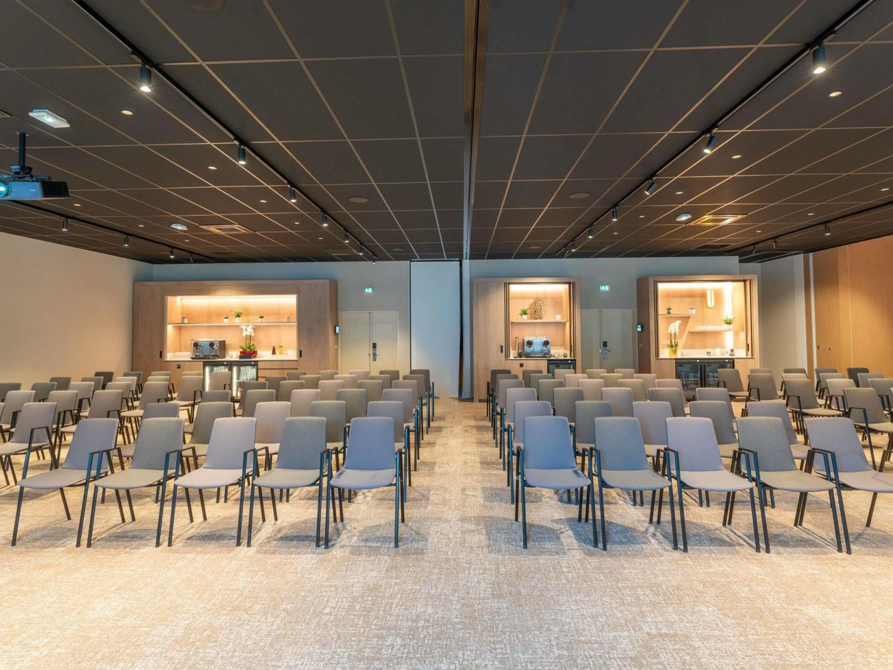 Meeting/conference room in Novotel Angers Lac de Maine