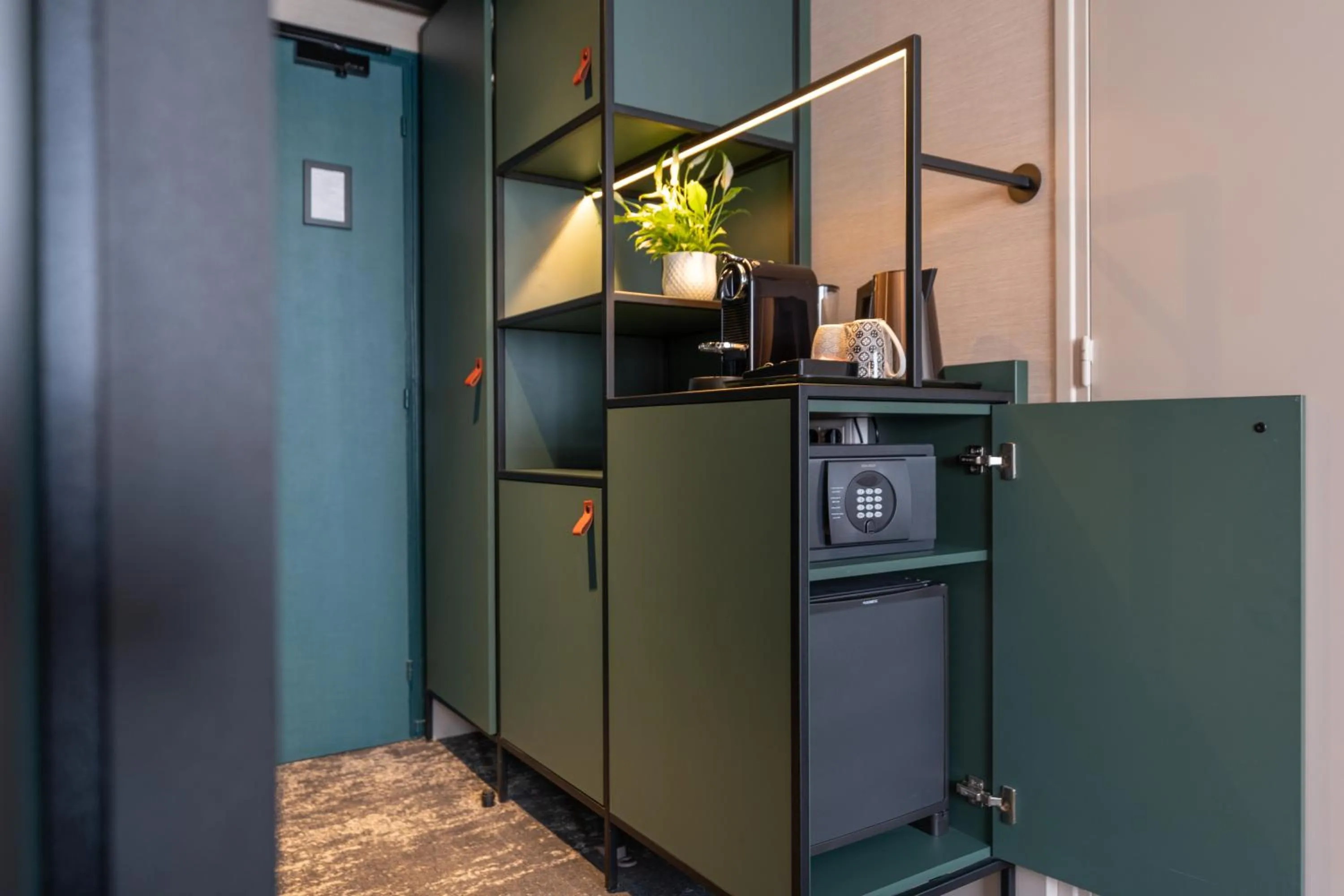 oven in Hotel Mercure Angers Lac De Maine