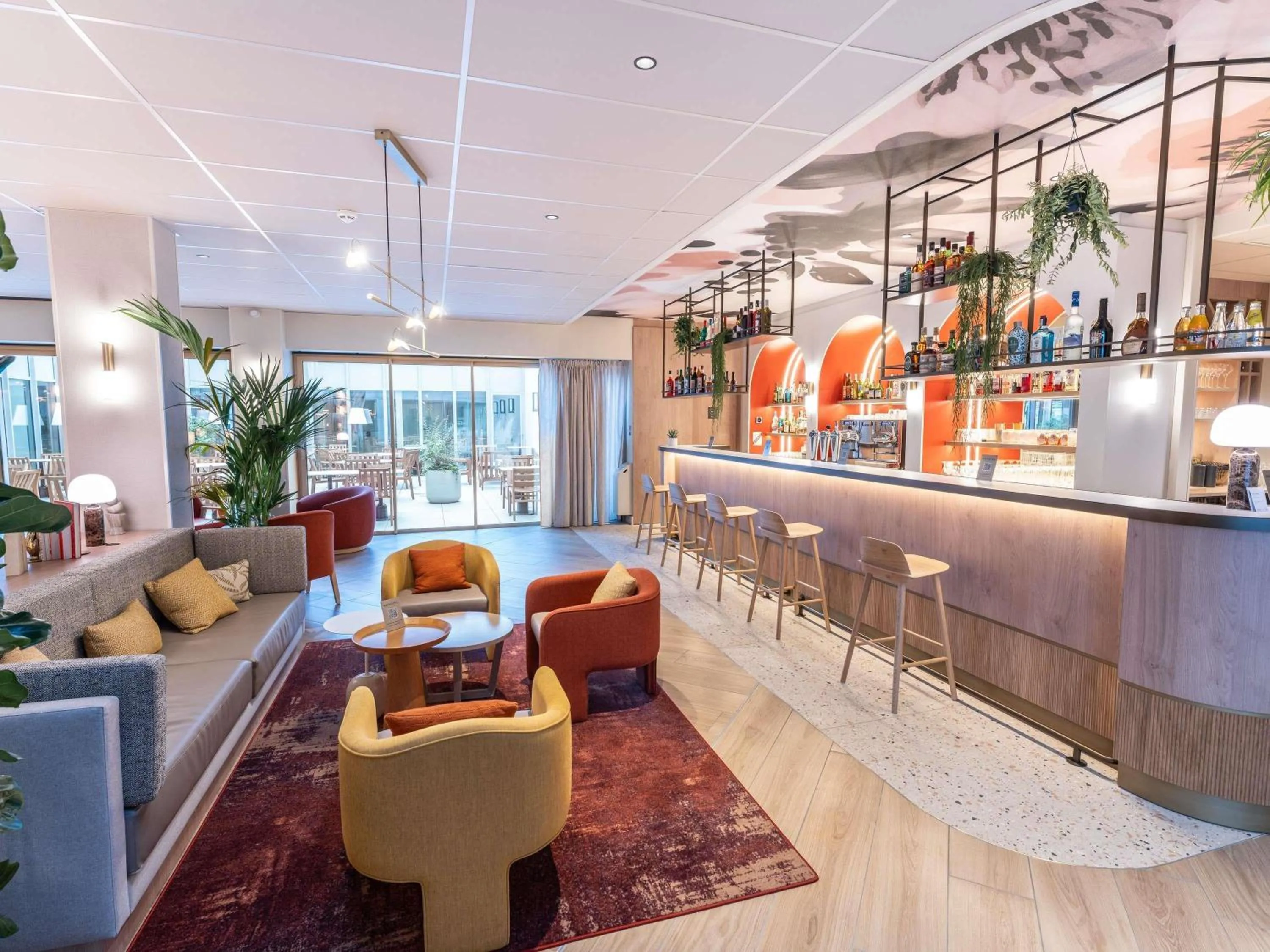 Lounge or bar in Hotel Mercure Angers Lac De Maine