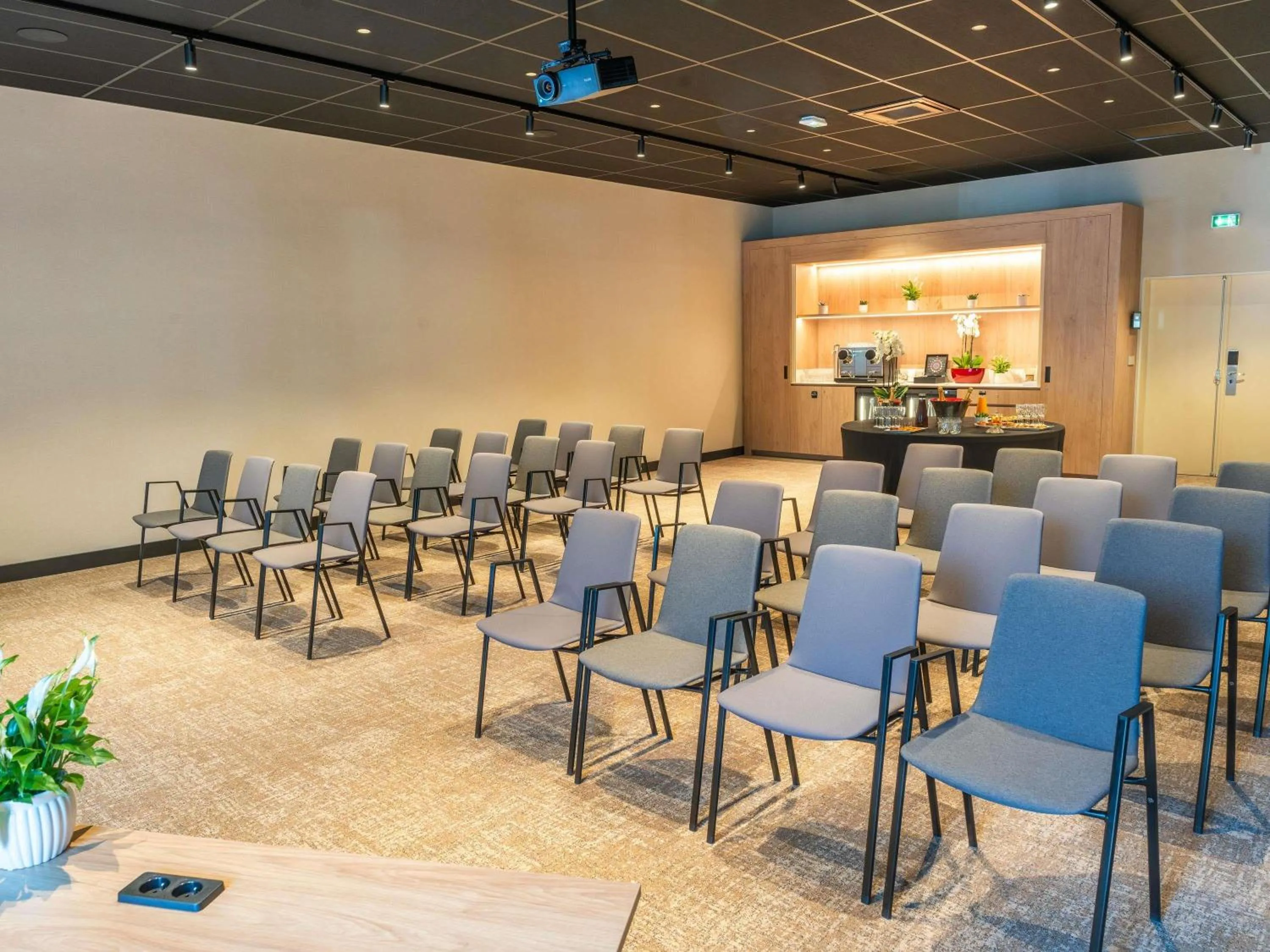 Meeting/conference room in Novotel Angers Lac de Maine
