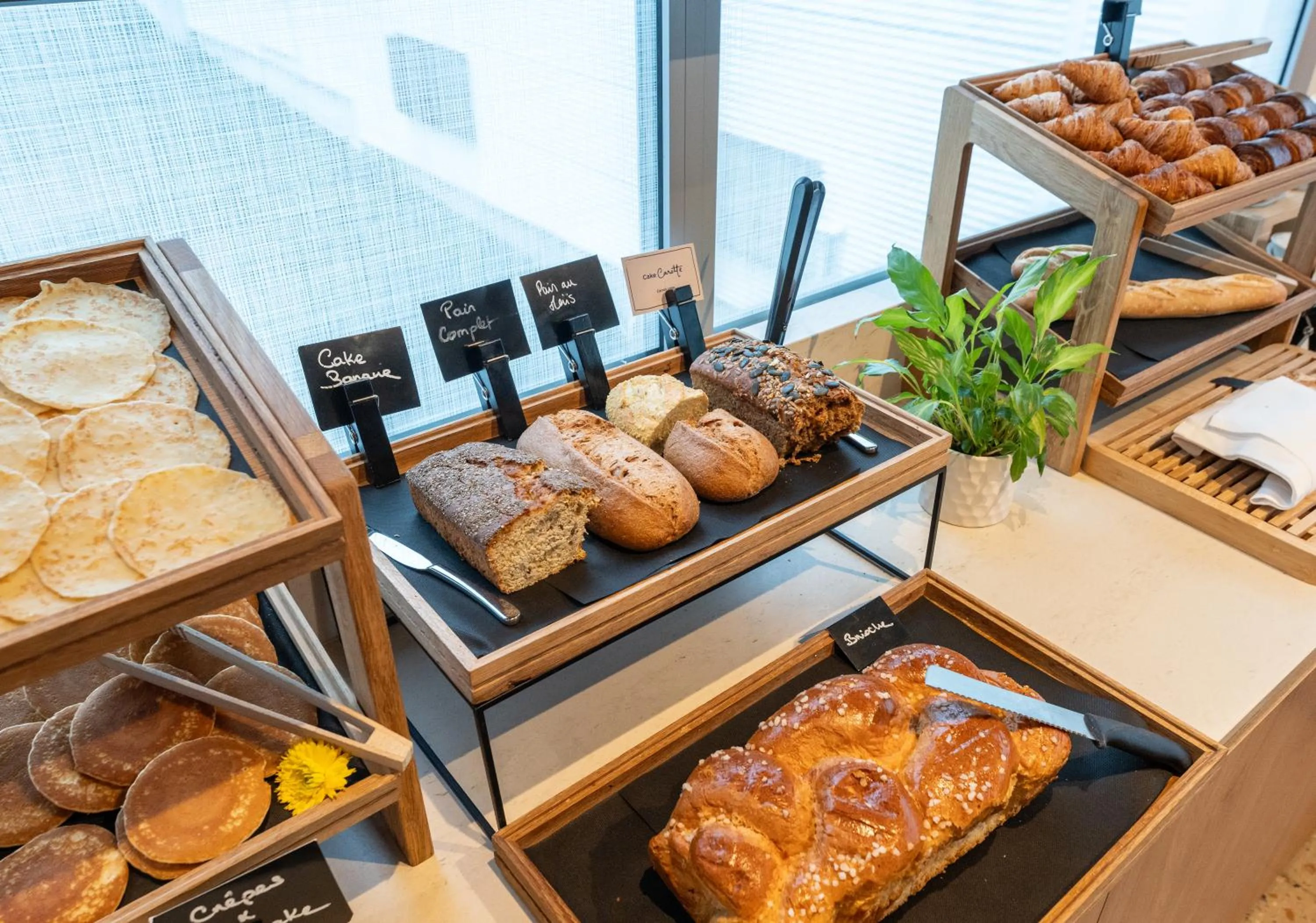 Breakfast in Hotel Mercure Angers Lac De Maine