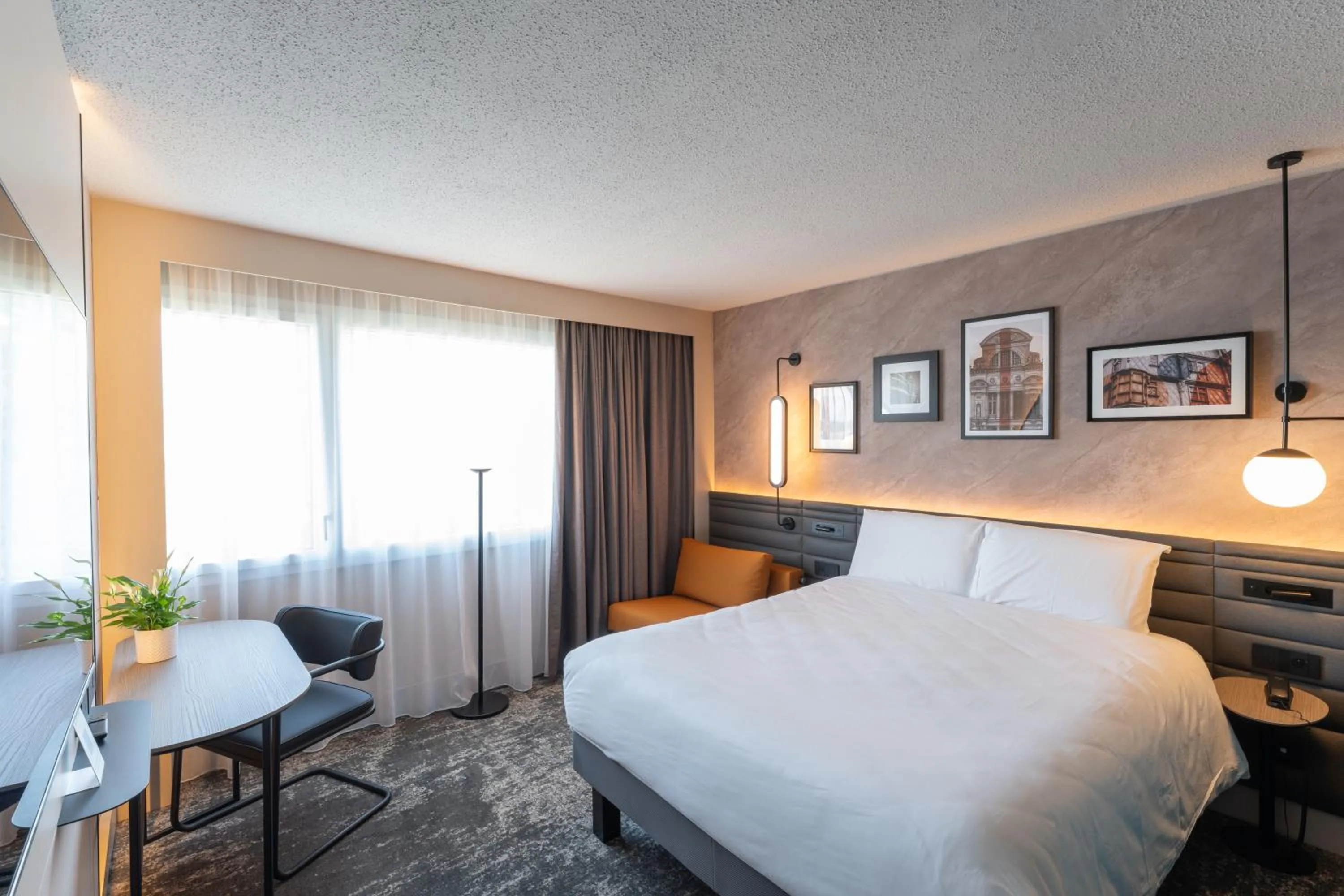 Bed in Hotel Mercure Angers Lac De Maine