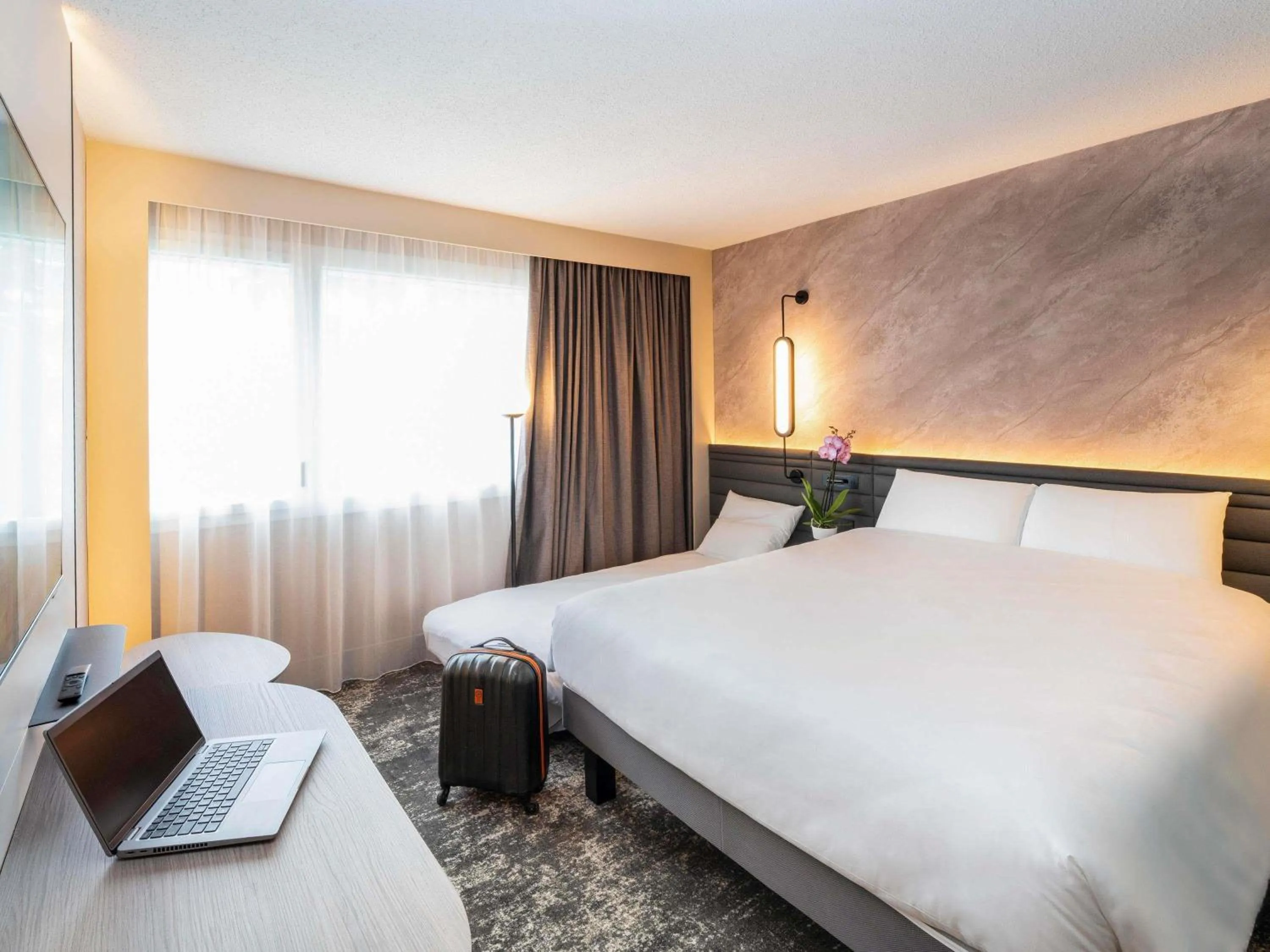 Bedroom, Bed in Novotel Angers Lac de Maine