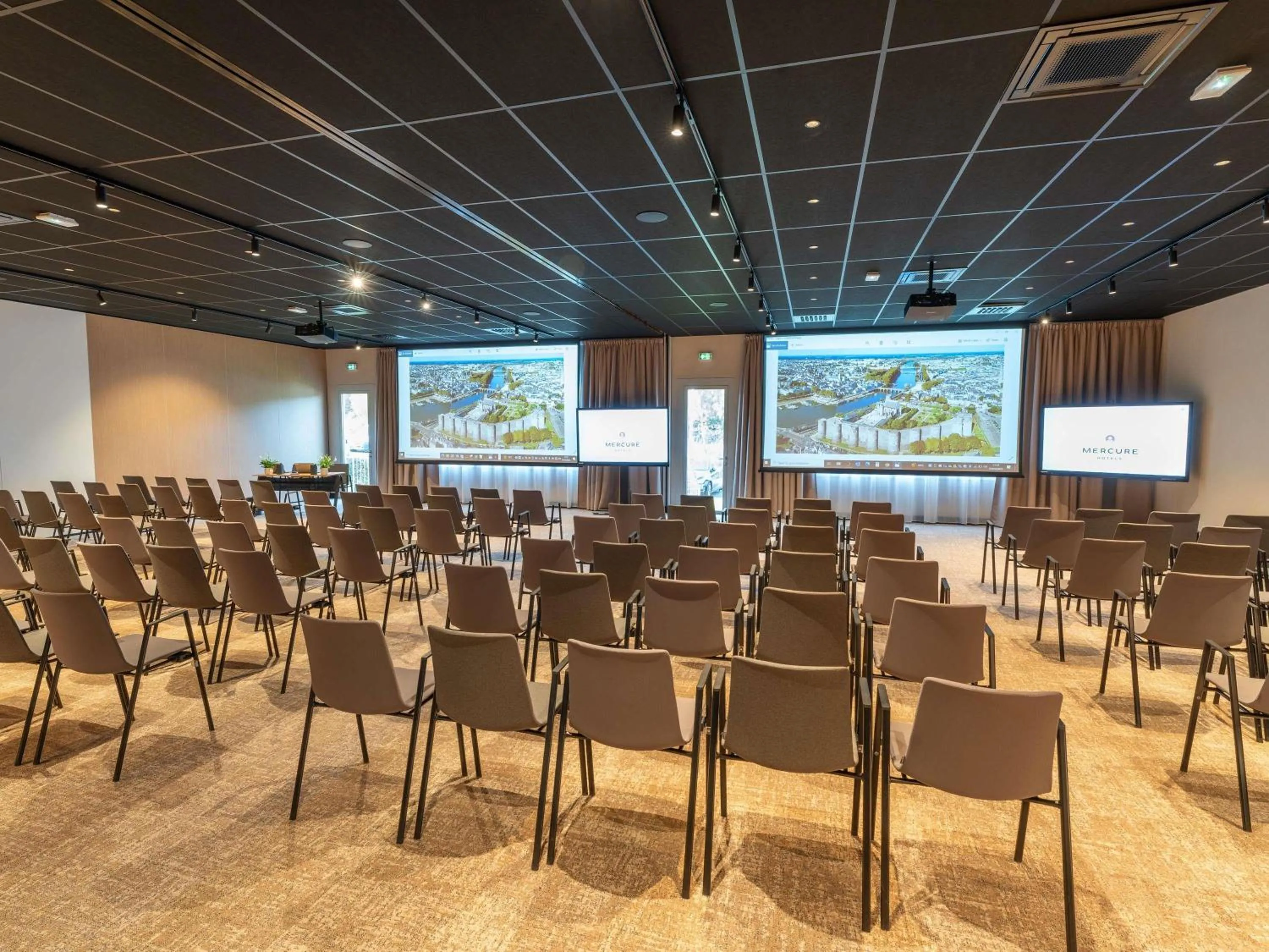 Meeting/conference room in Novotel Angers Lac de Maine