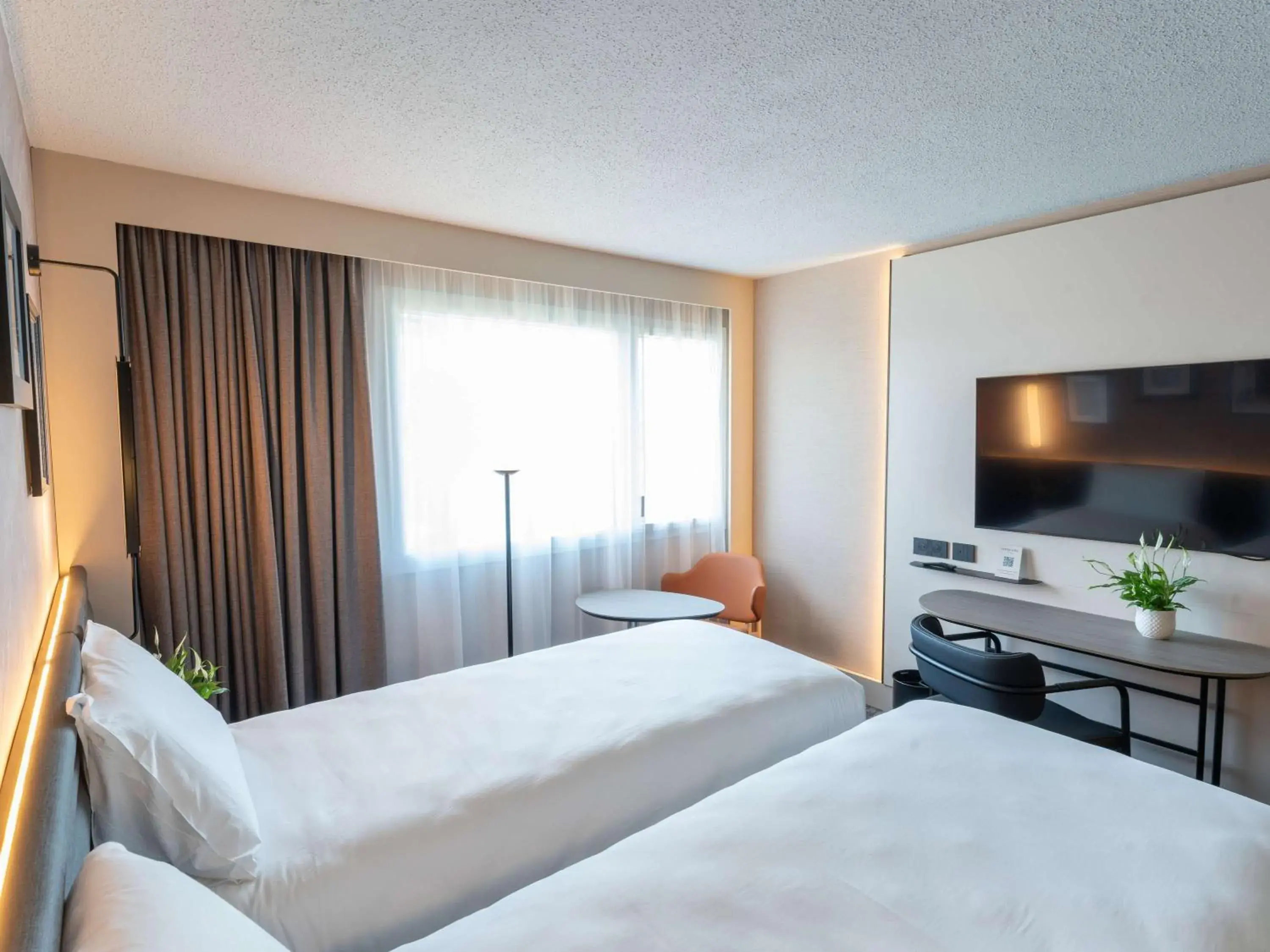 Bedroom, Bed in Hotel Mercure Angers Lac De Maine Bedroom, Bed in Hotel Mercure Angers Lac De Maine