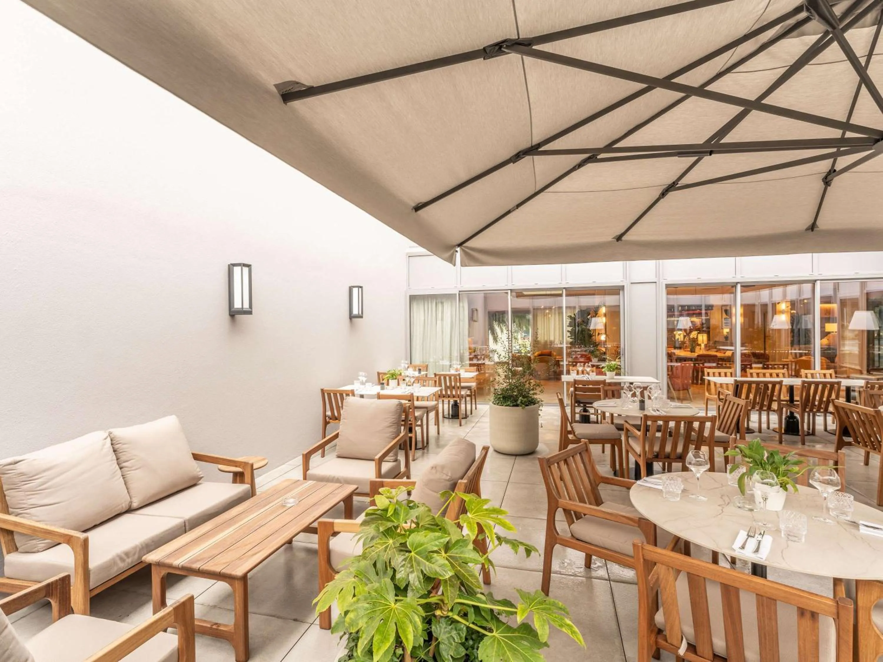 Restaurant/places to eat in Hotel Mercure Angers Lac De Maine