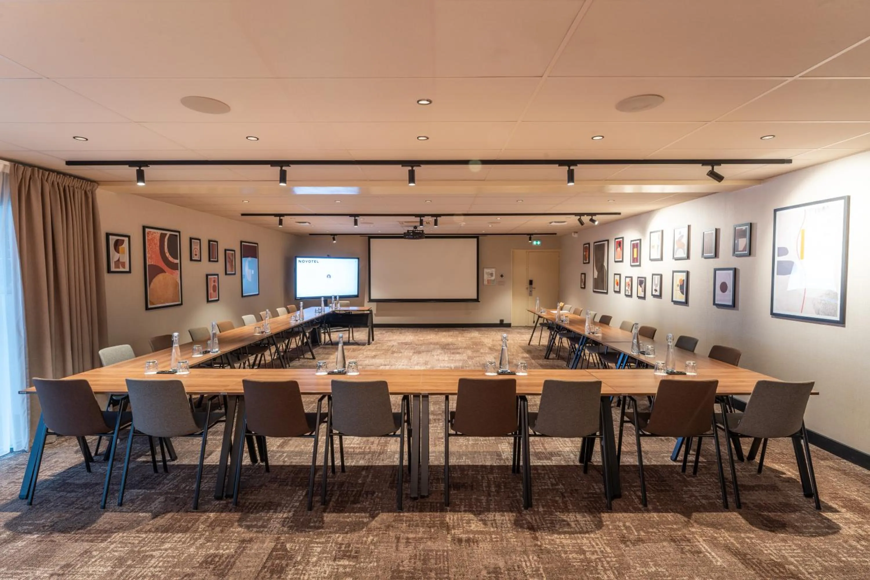 Meeting/conference room in Hotel Mercure Angers Lac De Maine