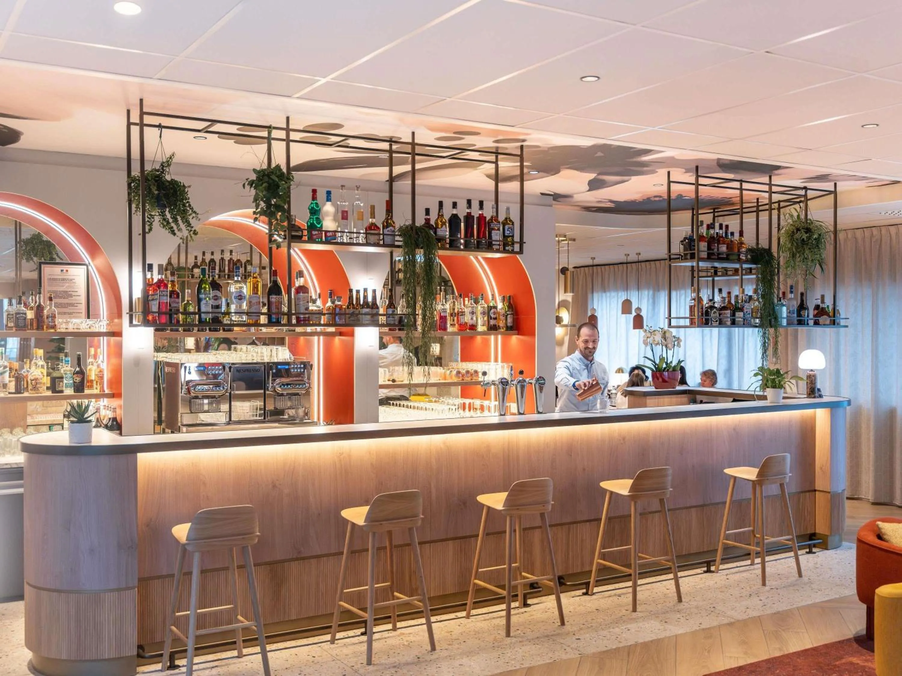 Lounge or bar in Novotel Angers Lac de Maine