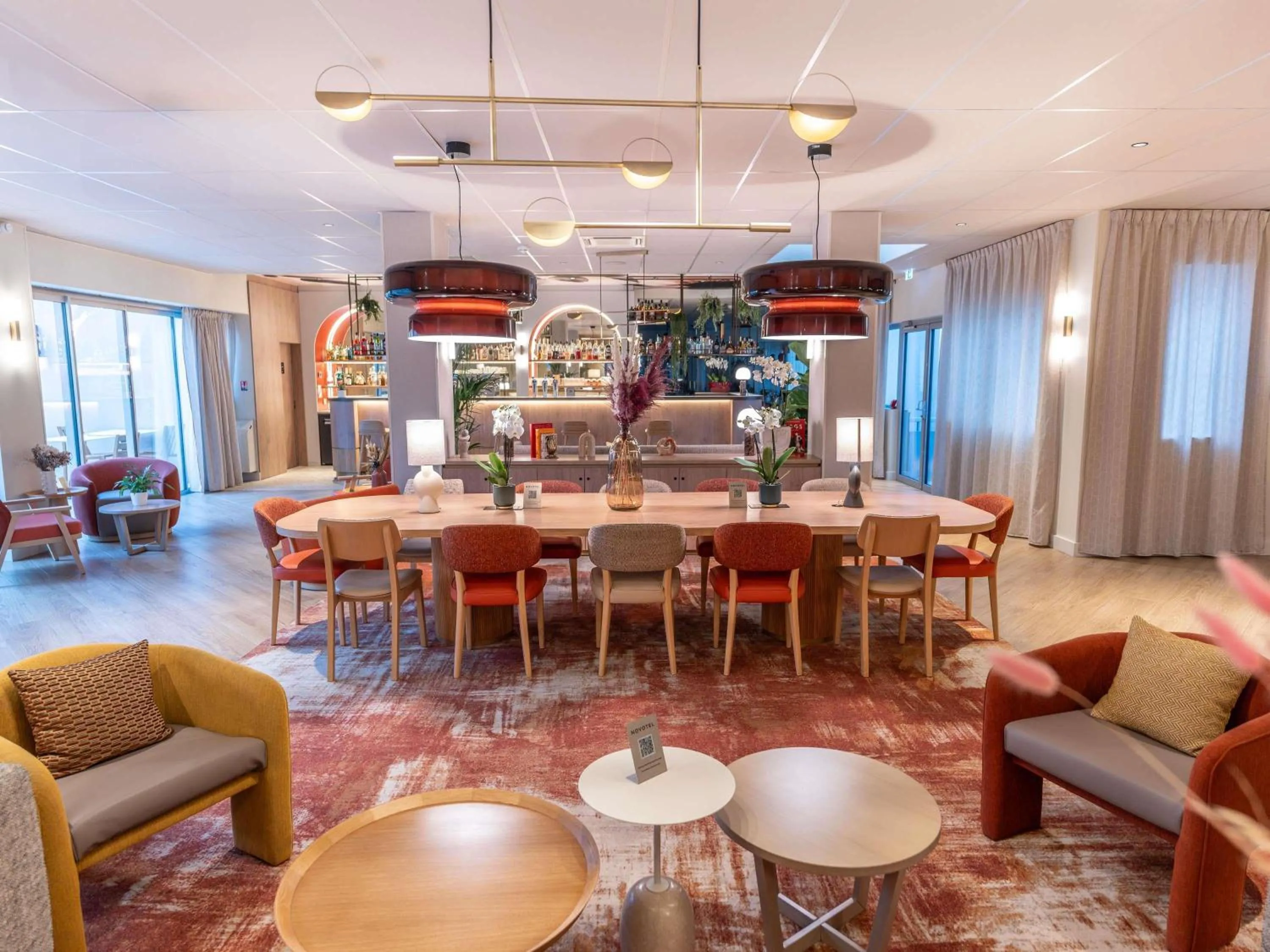 Lounge or bar in Novotel Angers Lac de Maine