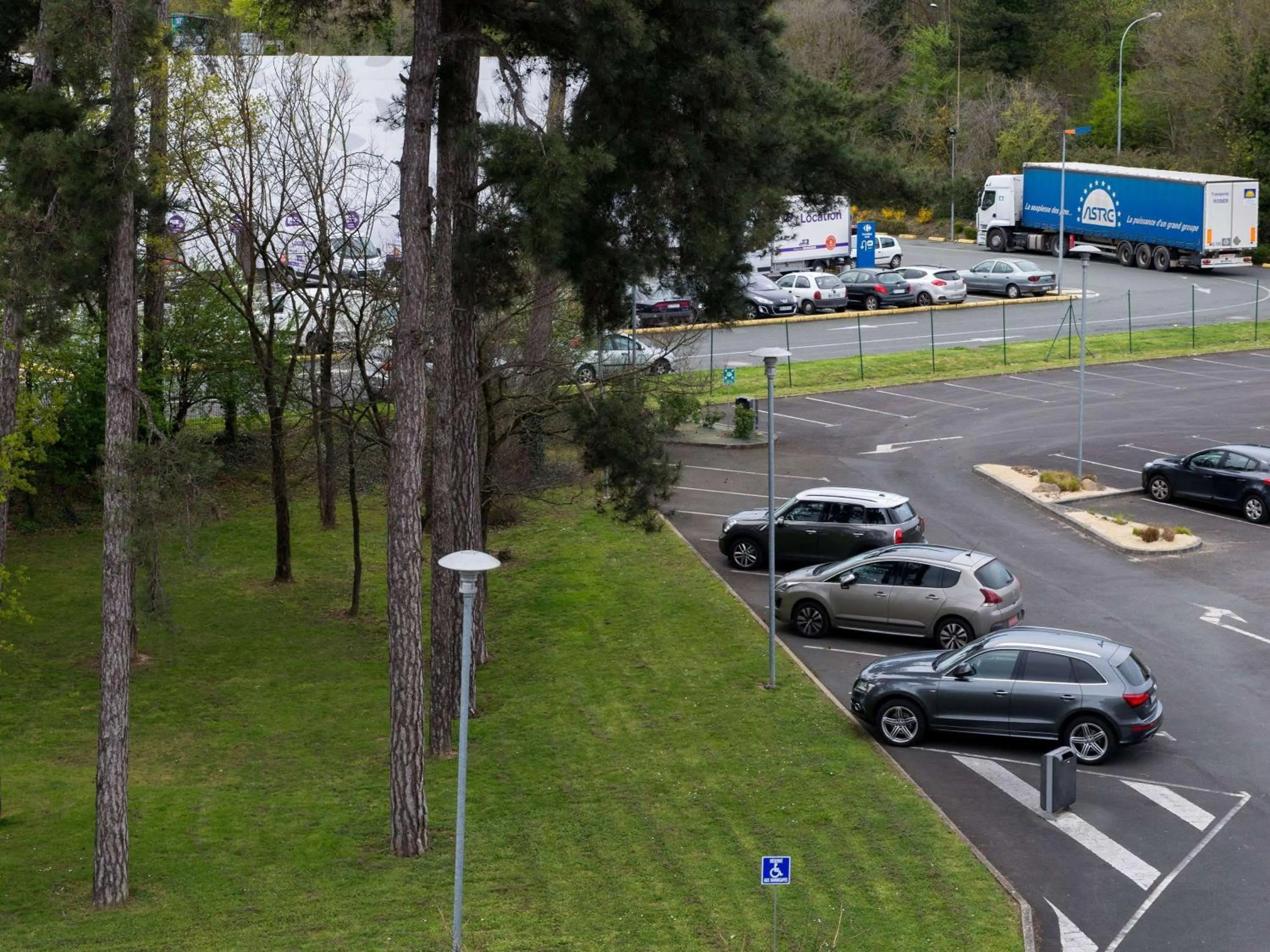 Property building in Hotel Mercure Angers Lac De Maine