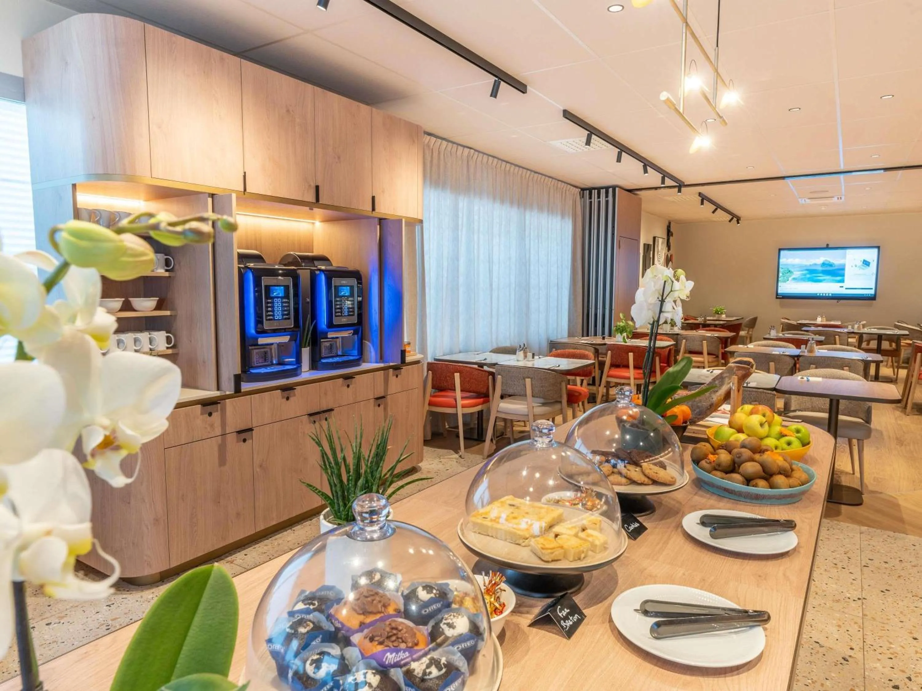 Breakfast in Novotel Angers Lac de Maine