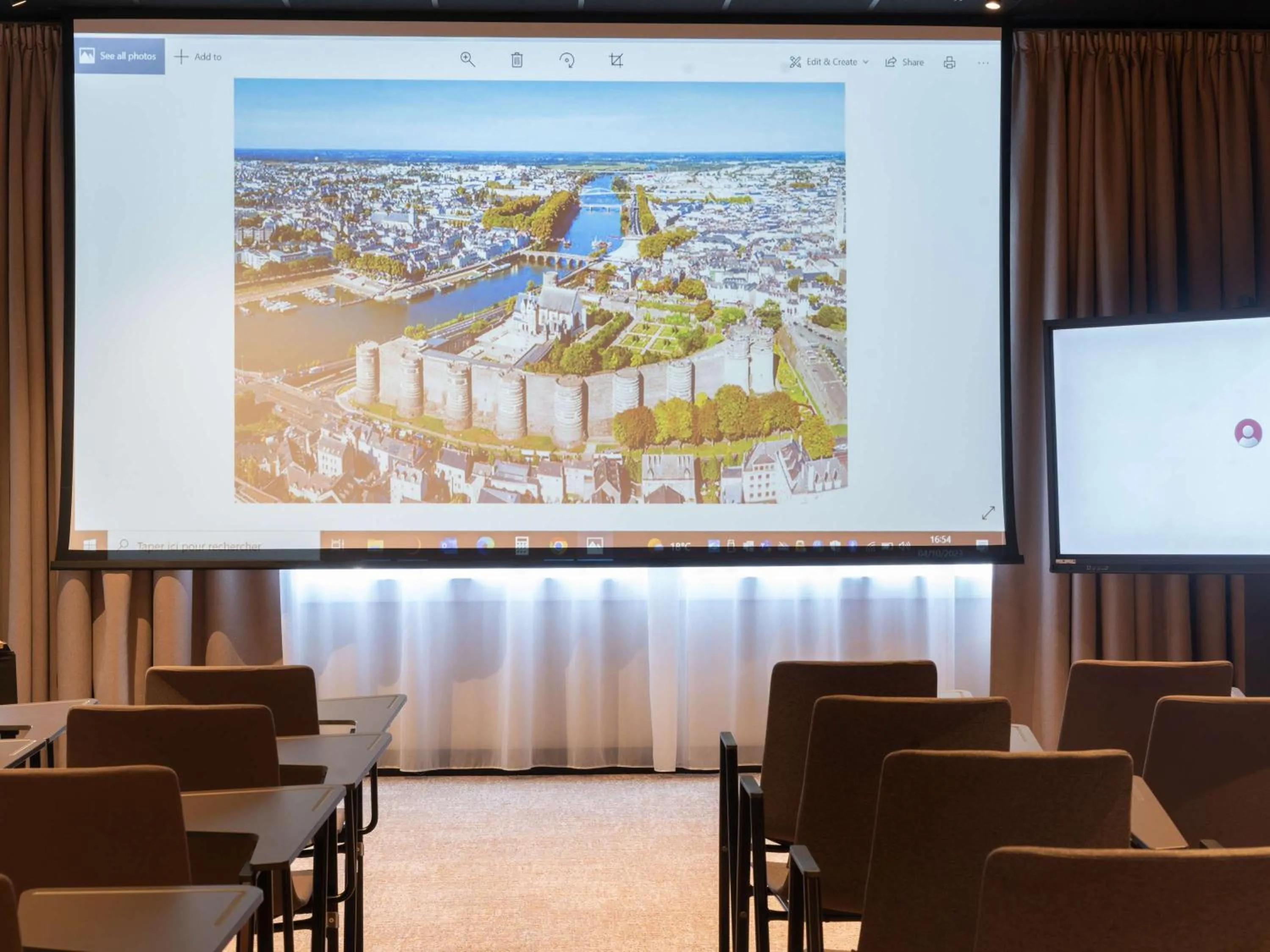 Meeting/conference room in Hotel Mercure Angers Lac De Maine