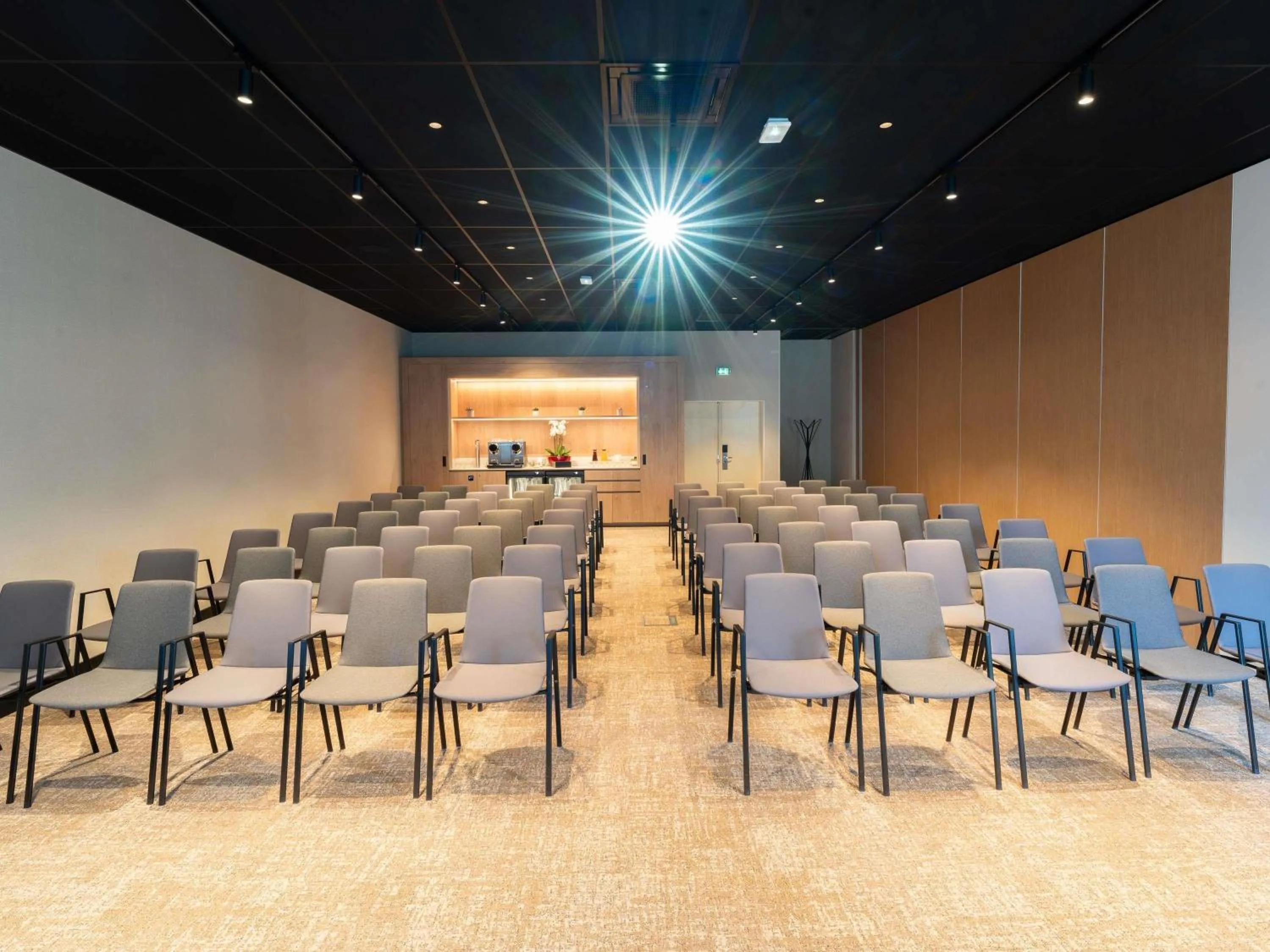 Meeting/conference room in Novotel Angers Lac de Maine